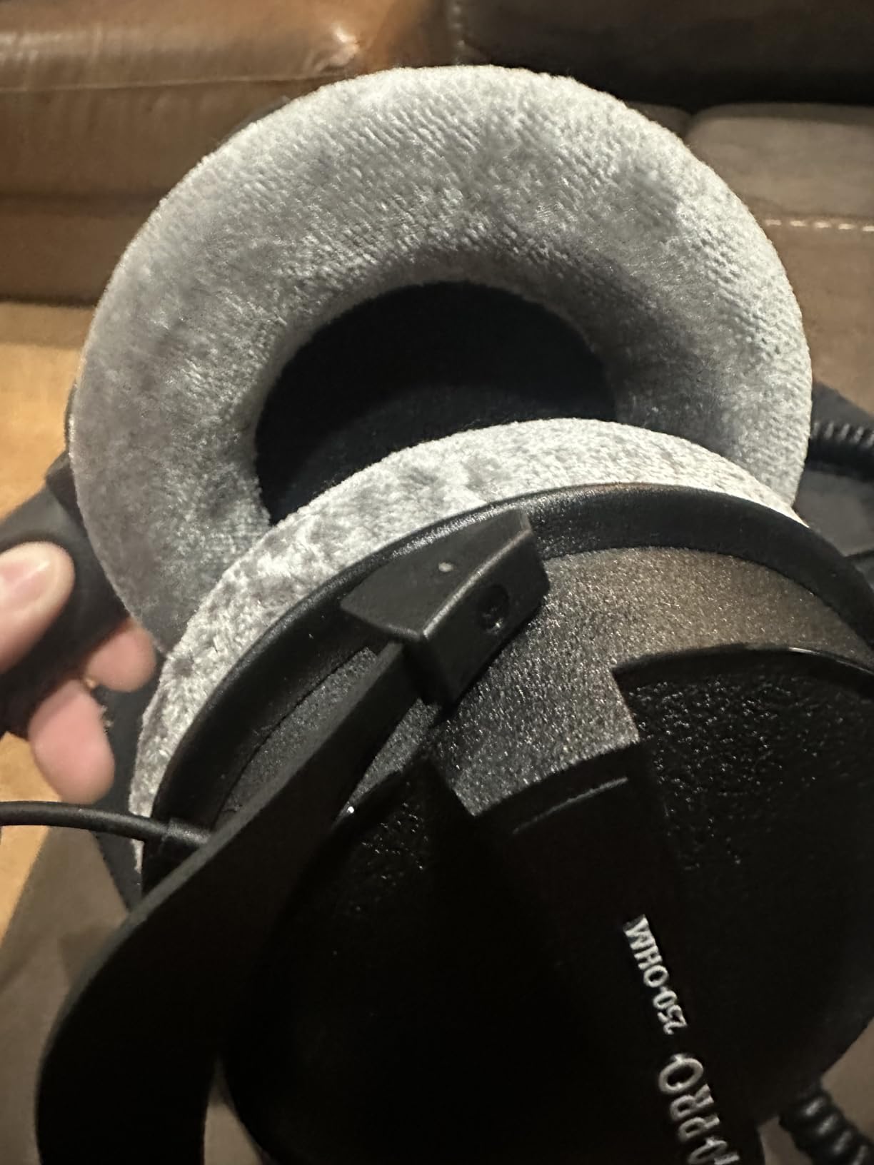 beyerdynamic DT 770 PRO, 250 Ohm, Closed Back, Over Ear, Wired Professional Studio Headphones, Audio Monitors, Audiophile, 3m Coiled Cable, Black with Limited Edition Black Velour Ear Pads customer photo 2