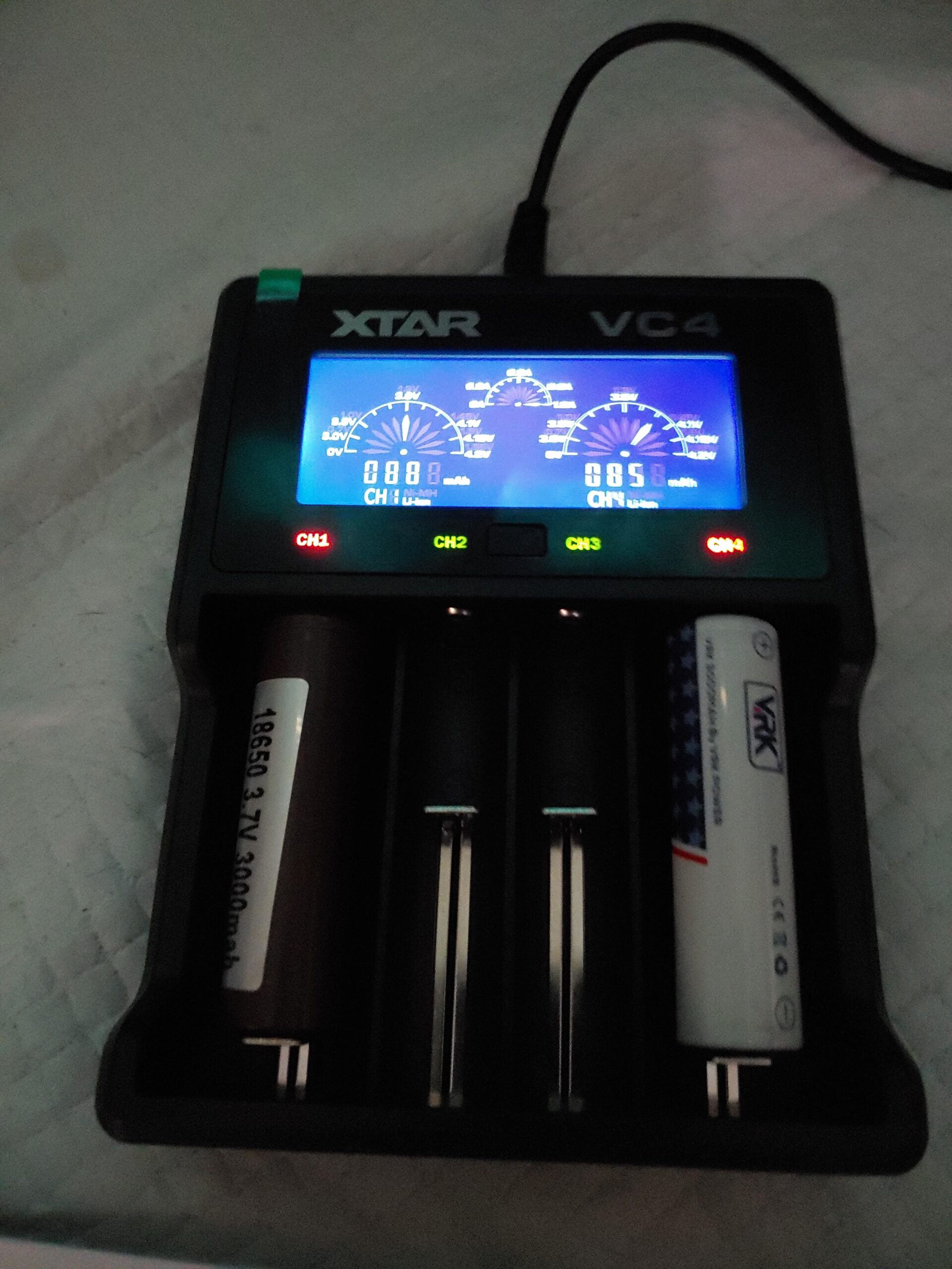 XTAR VC4 Universal Battery Charger - LCD Display, 4 Slots for 18650 Batteries customer photo 1