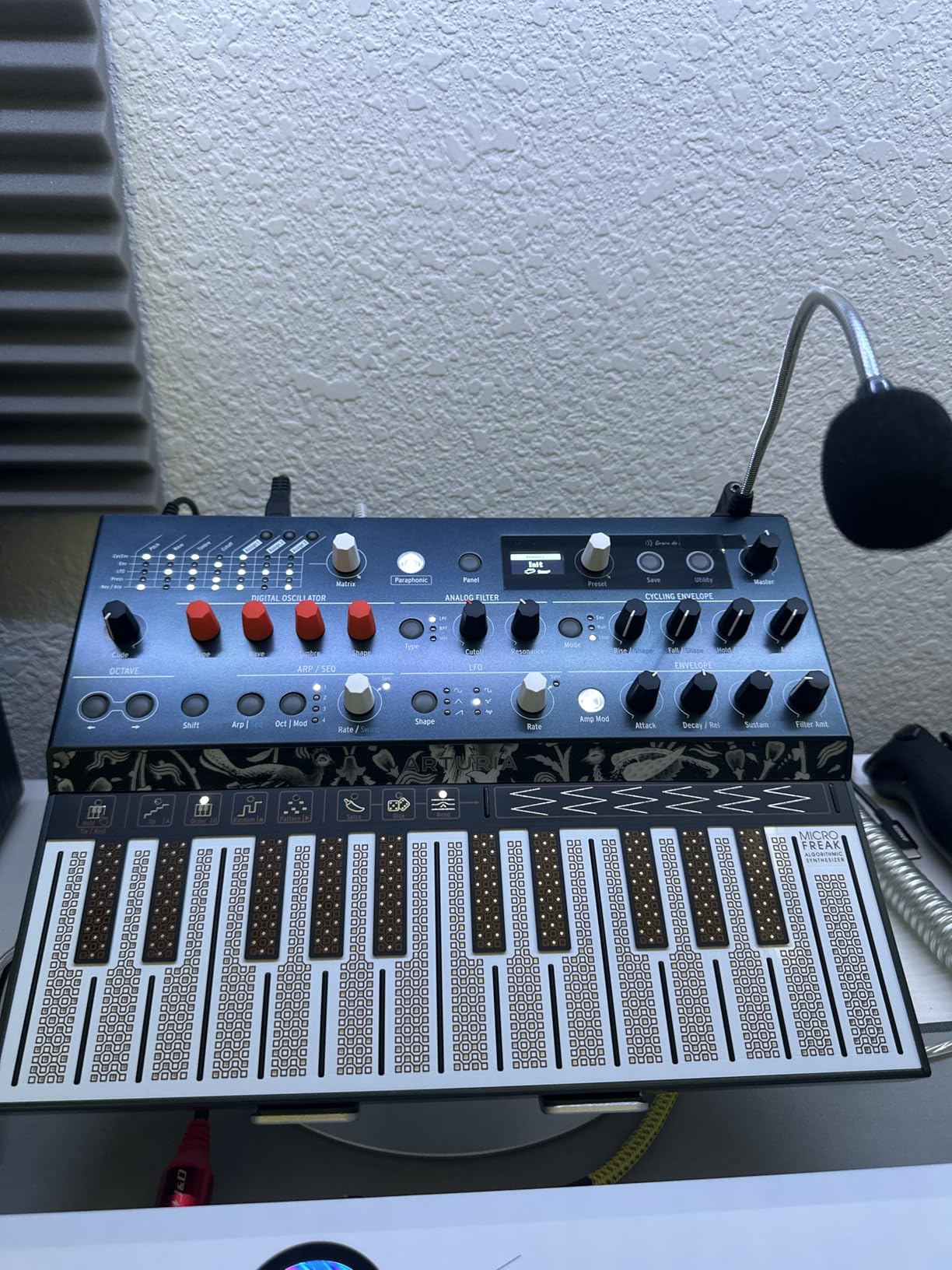 Arturia - MicroFreak Synthesizer Keyboard - 25-Key Hybrid Synth with PCB Keyboard, Wavetable & Digital Oscillators, Analog Filters customer photo 1
