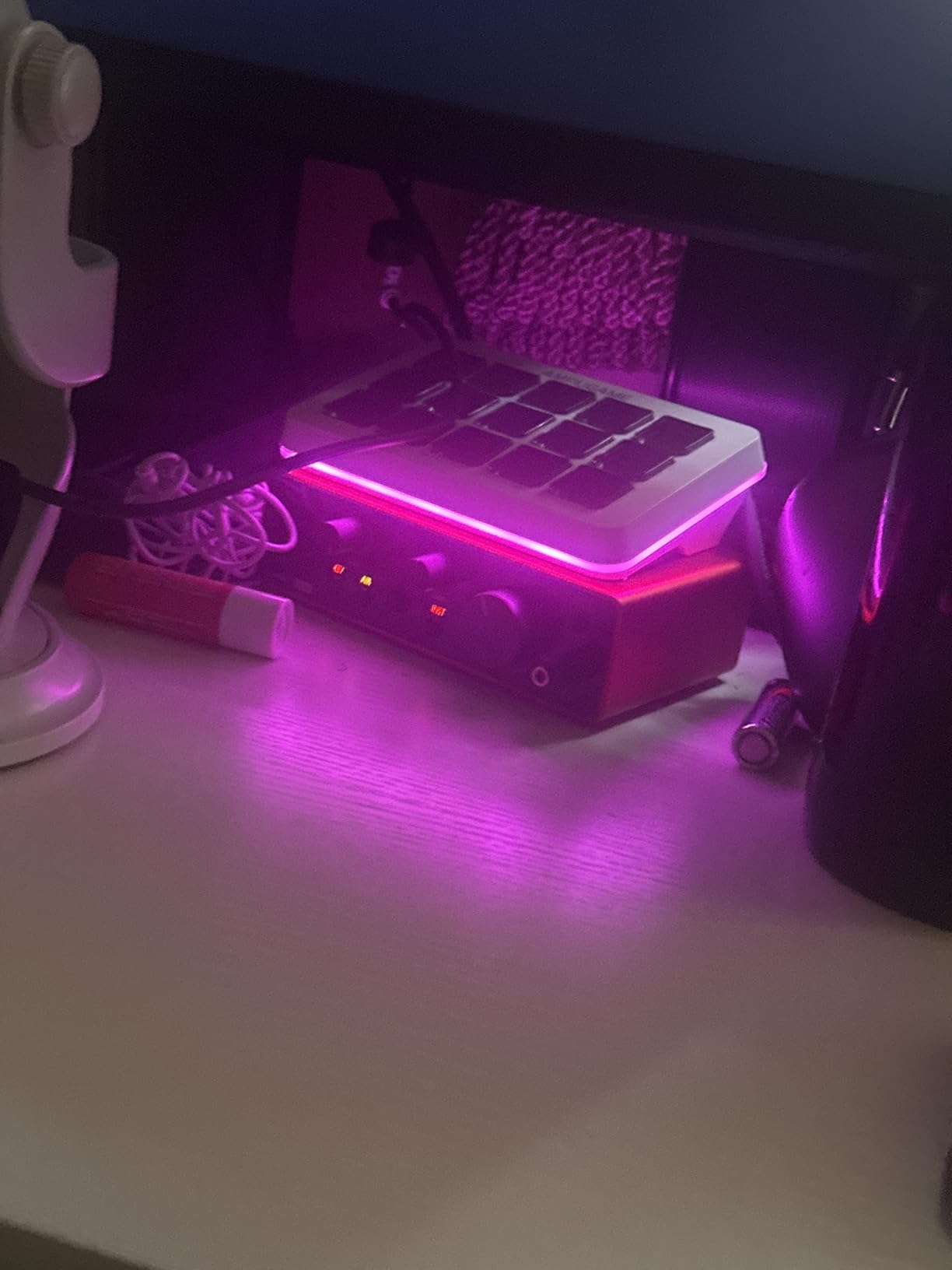 Focusrite Scarlett Solo 3rd Gen USB Audio Interface for Guitarists, Vocalists, Podcasters or Producers to record and playback studio quality sound customer photo 2