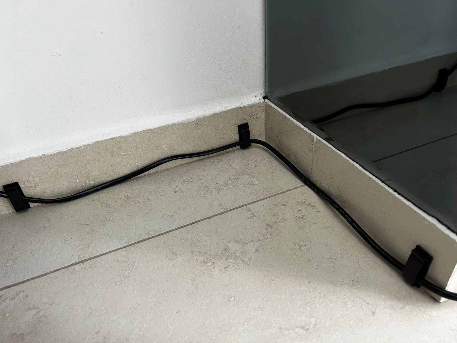 SOULWIT 50Pcs Self Adhesive Cable Management Clips, Cable Organizers Wire Clips Cord Holder for TV PC Ethernet Cable under Desk Home Office (Black) customer photo 2