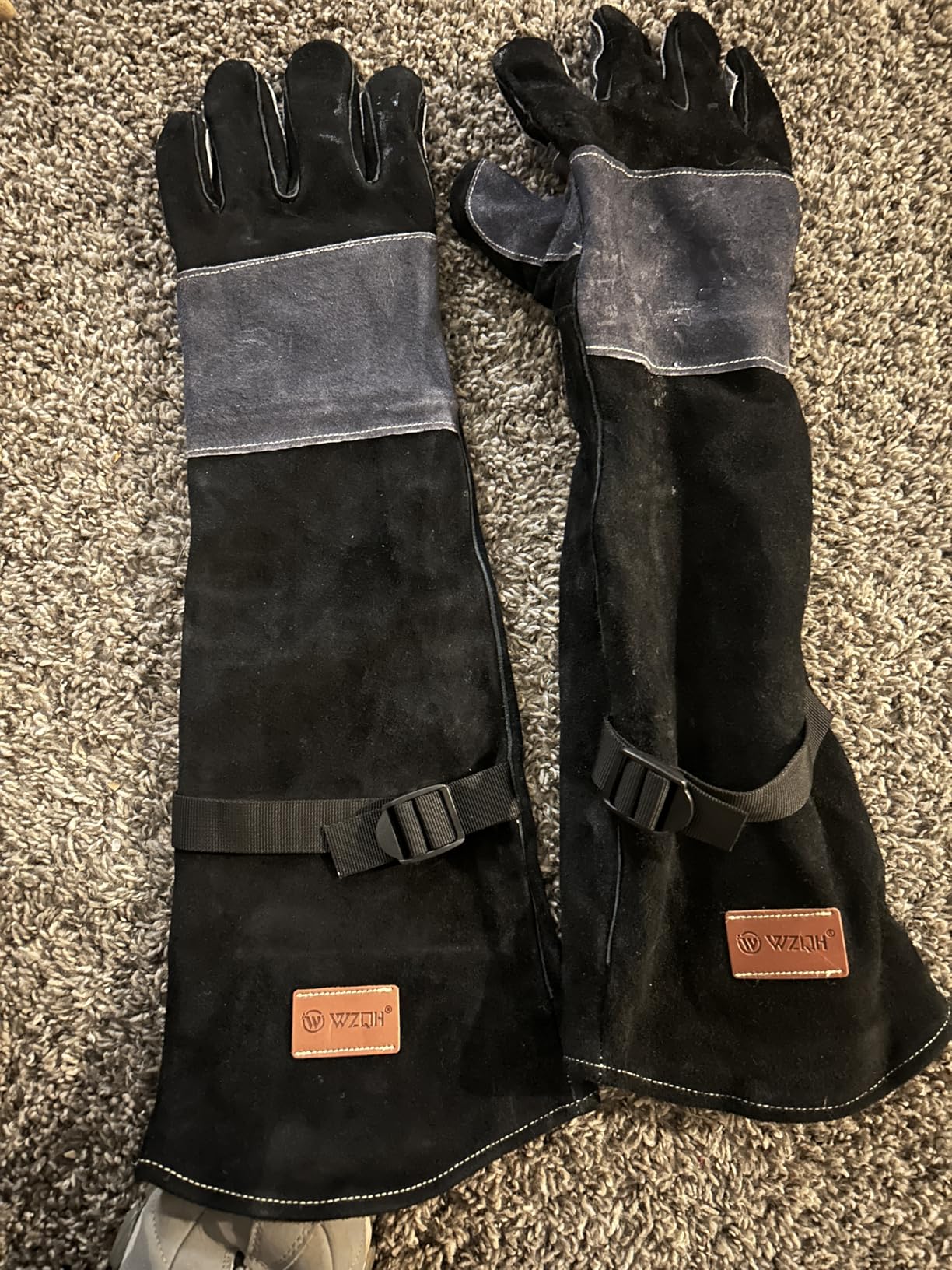 WZQH 16 Inches,932℉,Leather Welding Gloves, Heat/Fire Resistant,Large Mitts for BBQ,Oven,Grill,Fireplace,Tig,Mig,Forge,Baking,Furnace,Stove,Pot Holder,Animal Handling Glove.L Black-gray customer photo 1