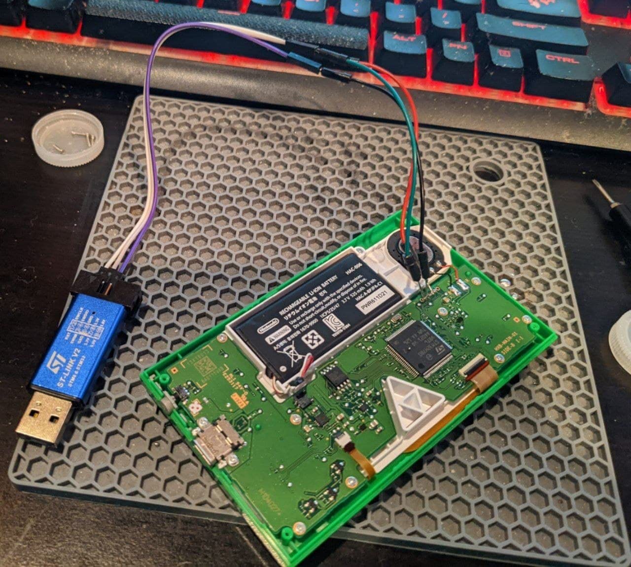 HiLetgo ST-Link V2 Emulator Downloader Programmer STM32F103C8T6 STM8 STM32 with Cable (Random Color) customer photo 2