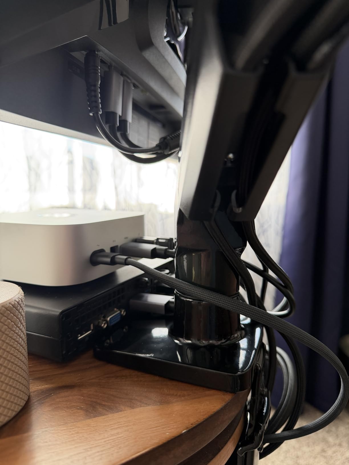 HUANUO FlowLift Single Monitor Mount, 13 to 32 Inch Monitor Arm, Adjustable Monitor Stand, Vesa Mount with Clamp and Grommet Base customer photo 1