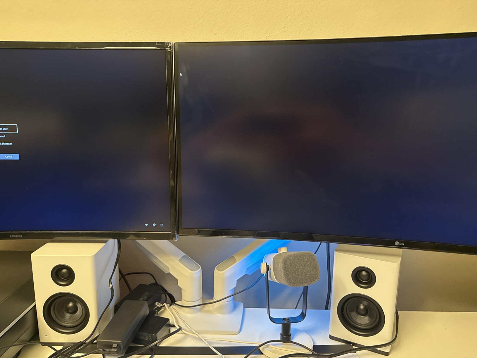 HUANUO FlowLift Dual Monitor Stand, Fully Adjustable Gaming Monitor Desk Mount for 13-32 Computer Screens, Full Motion VESA 75x75/100x100 with C-Clamp & Grommet Base, Each Arm Holds 4.4 to 19.8 lbs customer photo 2