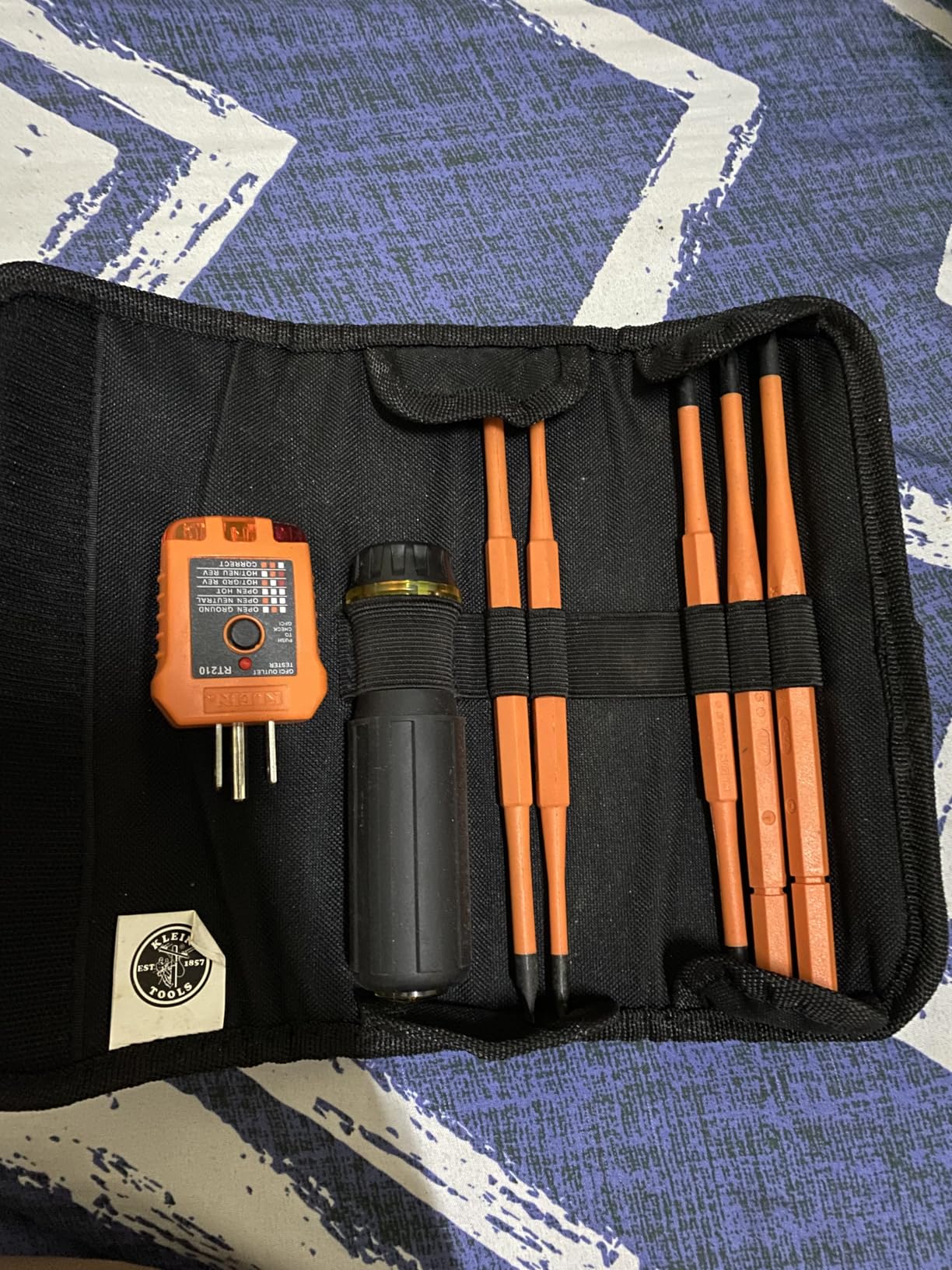 Klein Tools 32288 Insulated Screwdriver, 8-in-1 Screwdriver Set with Interchangeable Blades, 3 Phillips, 3 Slotted and 2 Square Tips customer photo 1