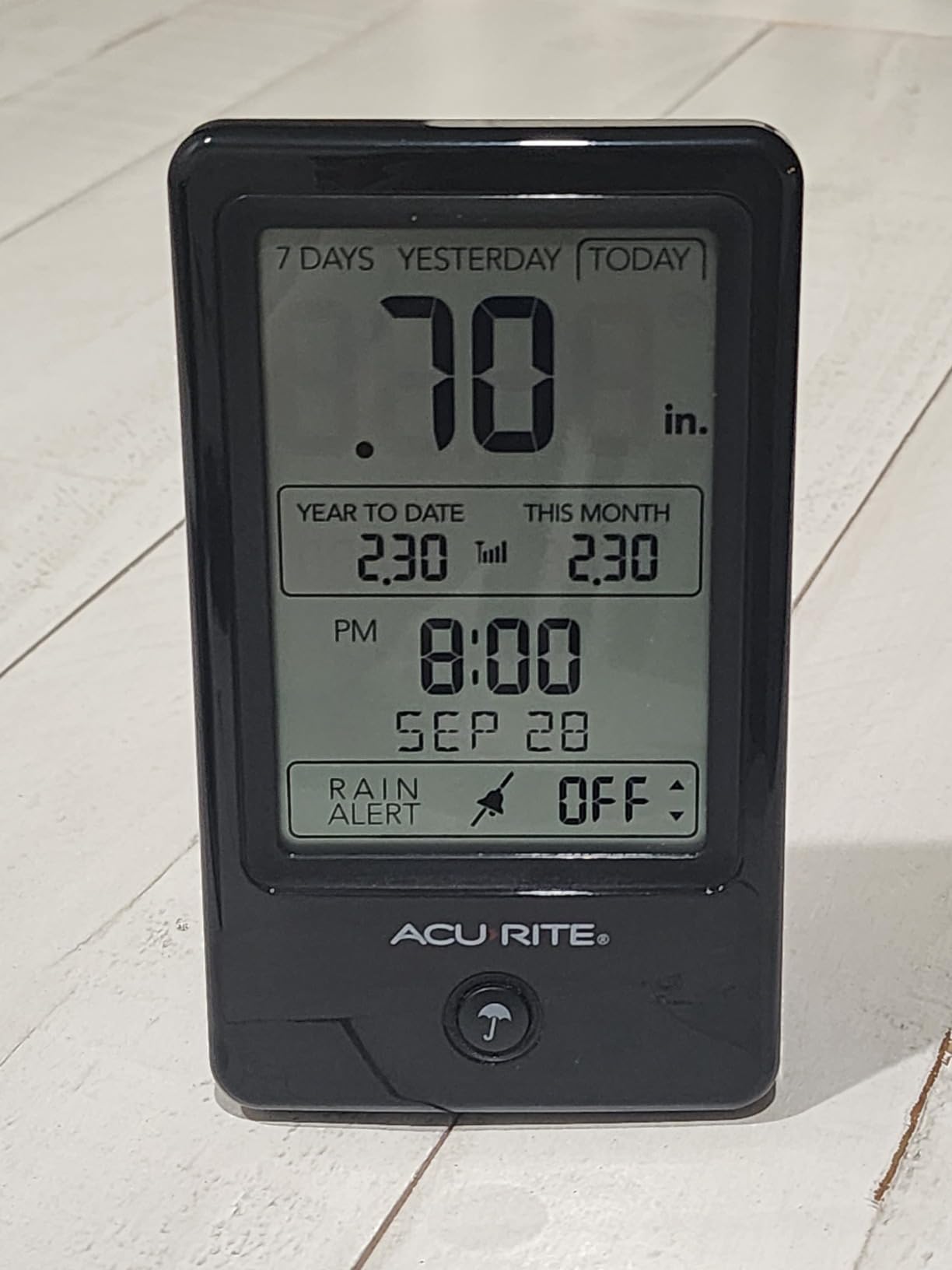AcuRite Wireless Rain Gauge with Self-Emptying Rain Collector with Rainfall History, Alerts, and Current Date and Time (02446M) customer photo 2