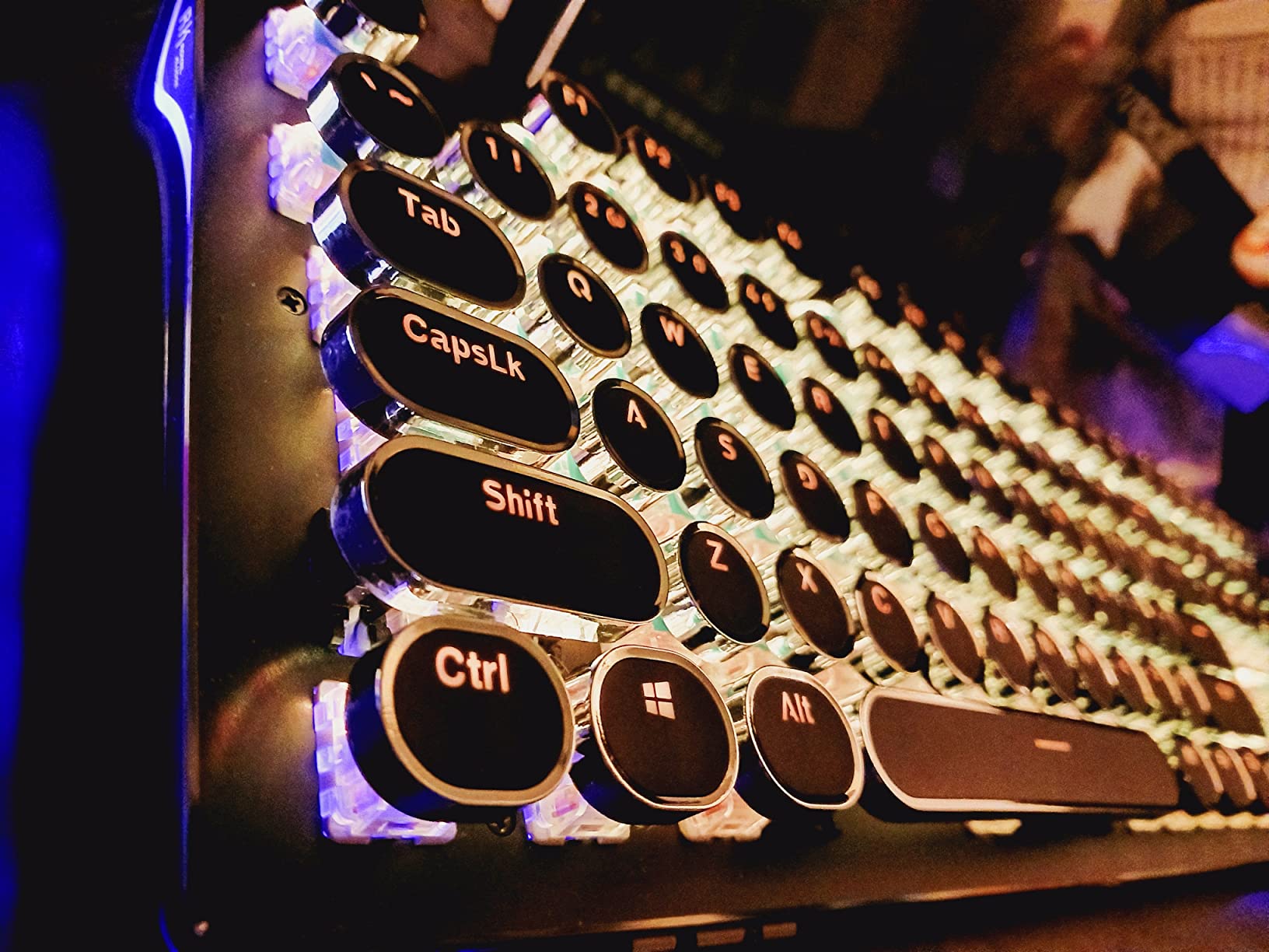 RK ROYAL KLUDGE S108 Typewriter Keyboard, Retro Mechanical Gaming Keyboard Wired 108 Keys with RGB Backlit Sidelight, Detachable Wrist Rest, Round Keycaps Blue Switches customer photo 1