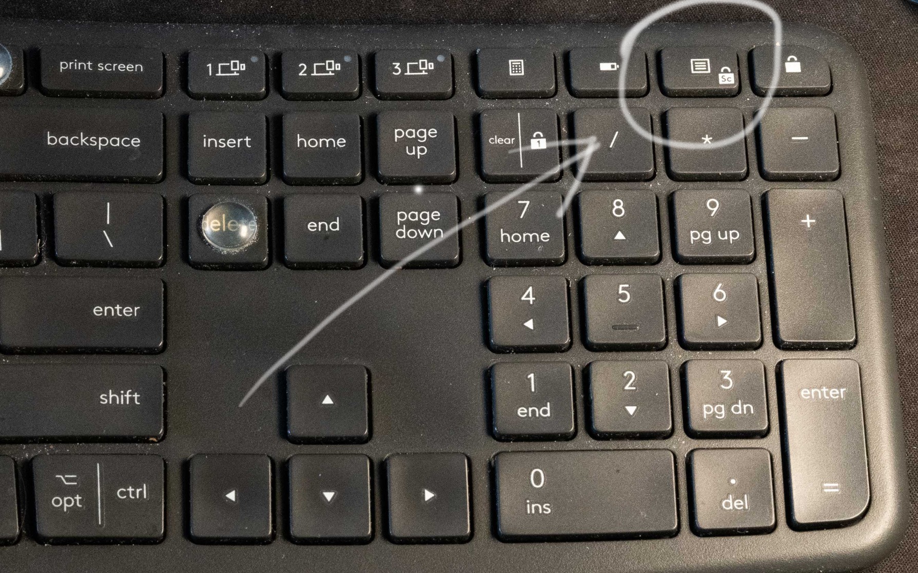 Logitech Ergo K860 Wireless Ergonomic Keyboard - Split Keyboard, Wrist Rest, Natural Typing, Stain-Resistant Fabric, Bluetooth and USB Connectivity customer photo 1