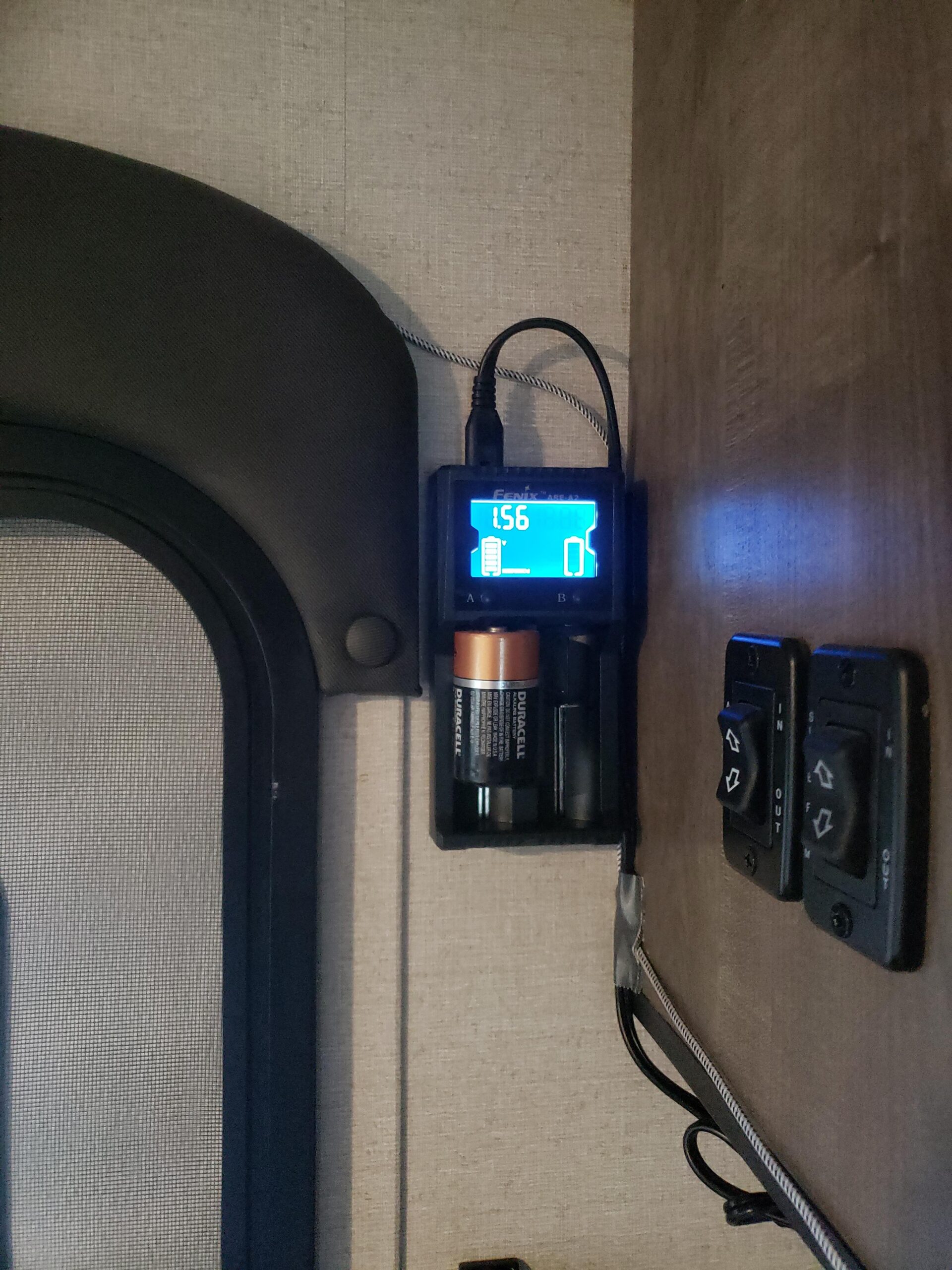 EdisonBright Fenix ARE-A2 Smart Battery Charger for 21700/18650/16340 with BBX5 Battery Carry case customer photo 1