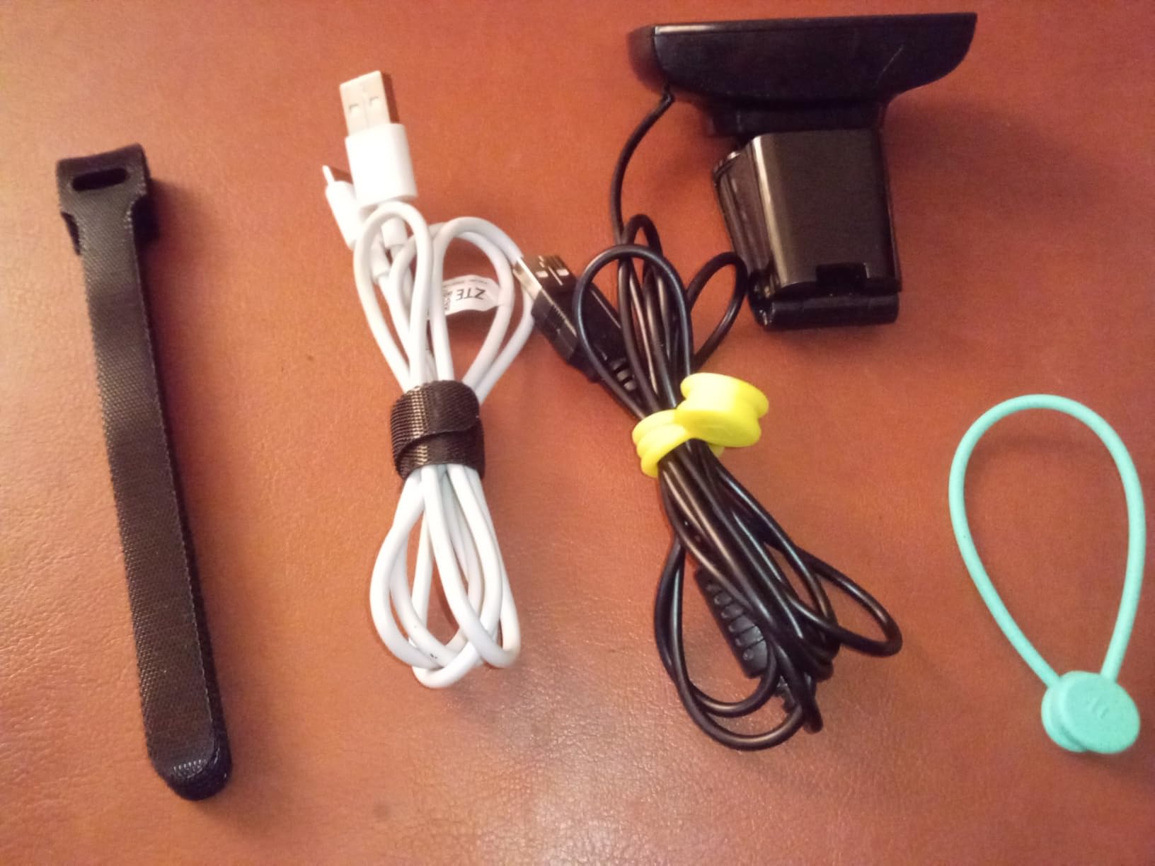 BALABALA 100PCS Cable Ties 6 Inch - Reusable Fabric Fastening Straps for Cord Management, Multi-Color Adjustable Cable Organizer for Home Office Electronics customer photo 1