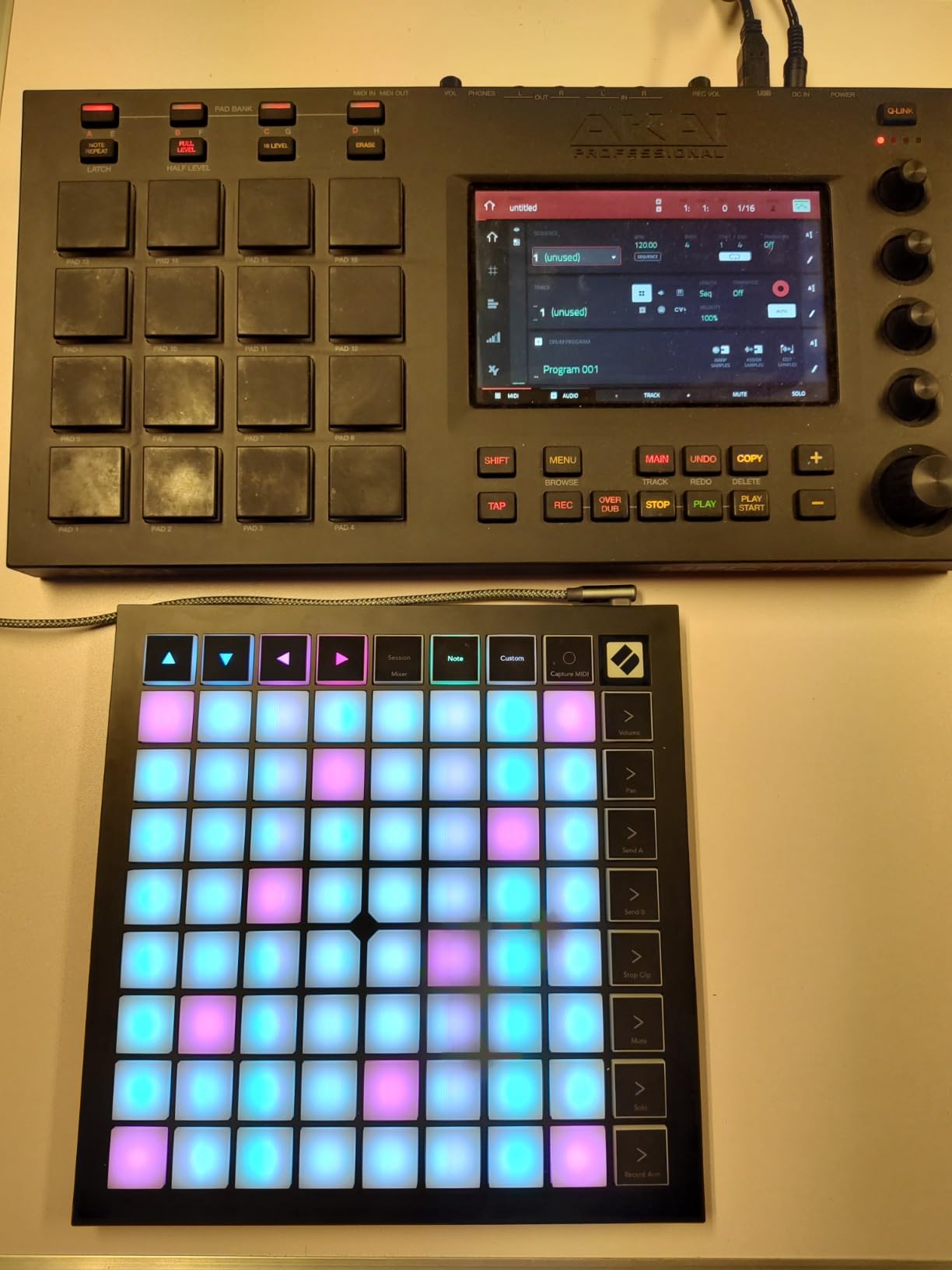 Novation Launchpad Pro MK3, MIDI 64-Grid Controller and Sequencer for Ableton Live, Logic Pro and Hardware, 64 Sensitive RGB Pads, Dynamic Note Playing, Chord and Scale Modes customer photo 2