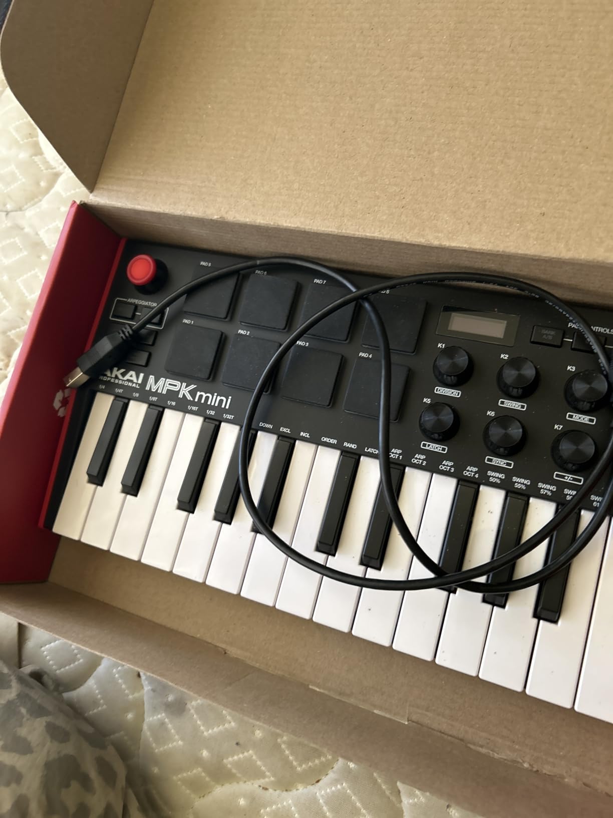 Akai Professional MPK Mini MK3 25 Key USB MIDI Keyboard Controller With 8 Backlit Drum Pads, 8 Knobs, Music Production Software and Native Instruments Sound Package (NKS Integration), Black customer photo 2