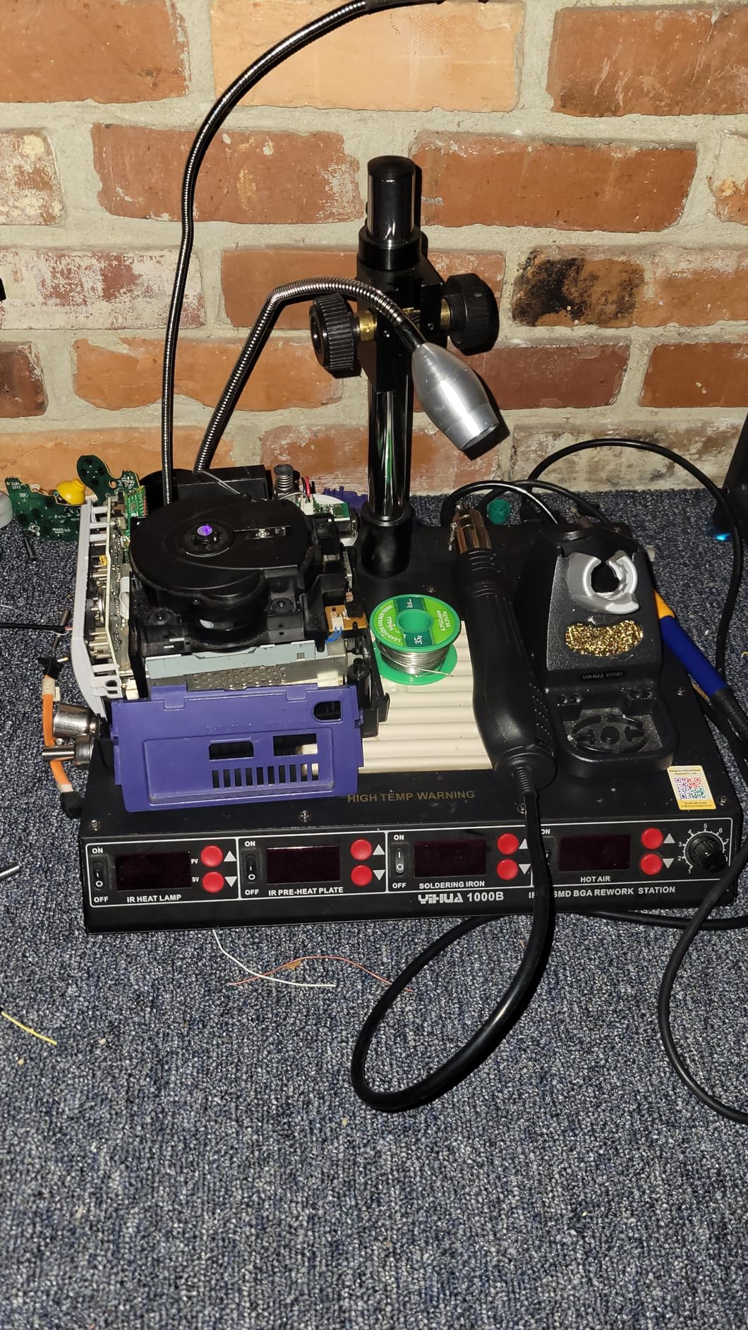 YIHUA 1000B- 4 in 1 Station - IR Infrared BGA, Preheater, Soldering Station and Hot Air Rework Station, plus a Temp Sensor, ºC/°F display, PCBs Holder, LED Lamp and more customer photo 1