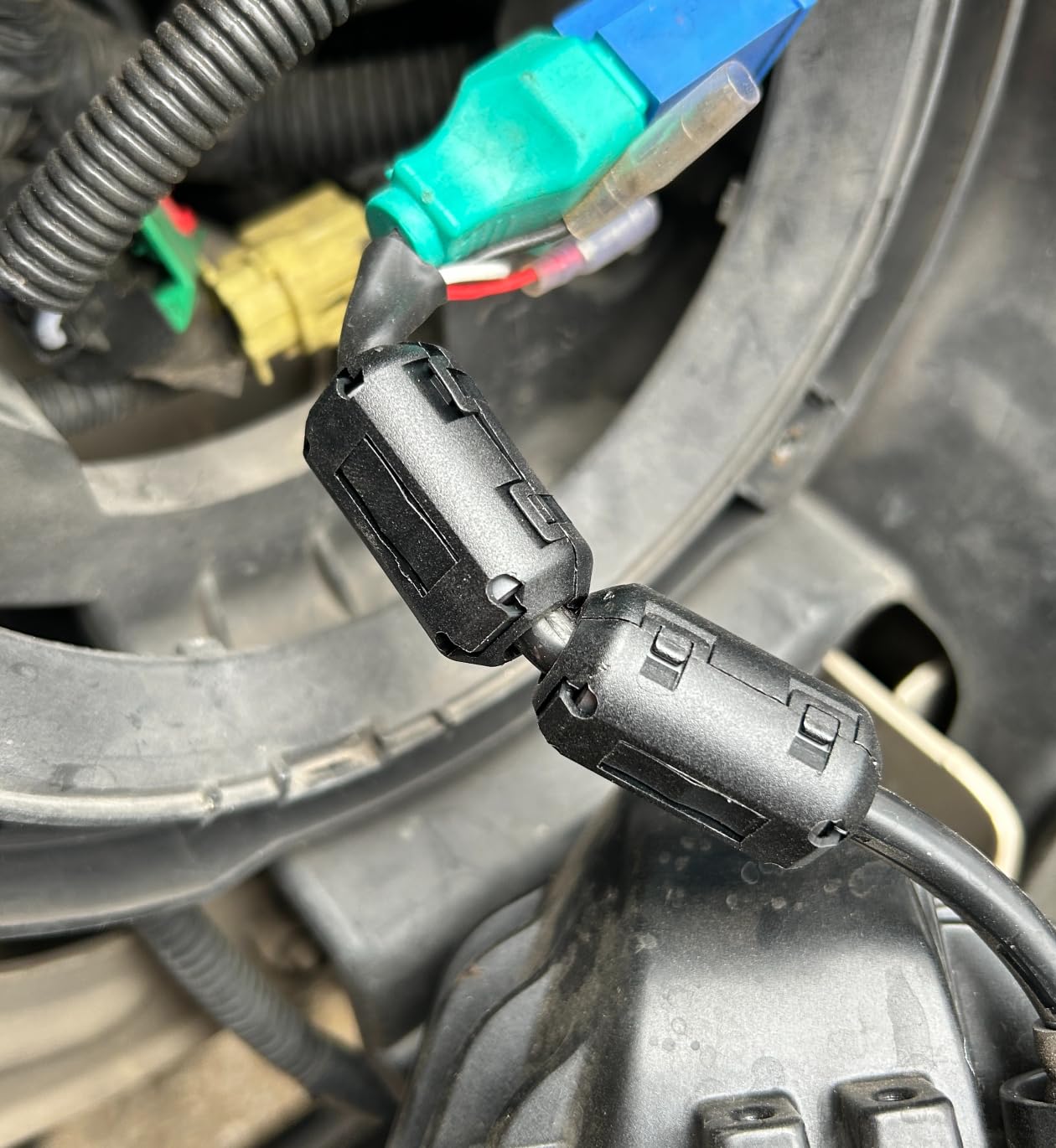 Tamicy 60 Pieces Clip-on Ferrite Ring Core RFI EMI Noise Suppressor Cable Clip for 3mm/ 5mm/ 7mm/ 9mm/ 13mm Diameter/Video Cable Power Cord (Black) customer photo 1