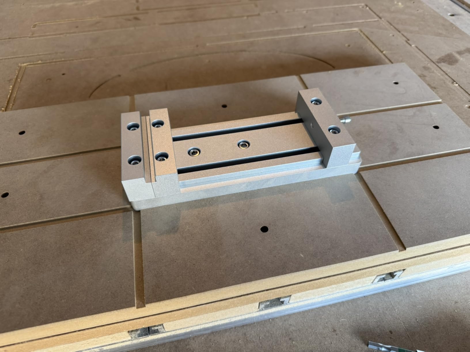 FoxAlien Mini Low Profile Bench Vise Workholding Clamp Work Table for FoxAlien 3018, Masuter 3, Masuter Pro, 3S, XE-PRO, WM-3020 Vasto CNC Router Machine customer photo 1