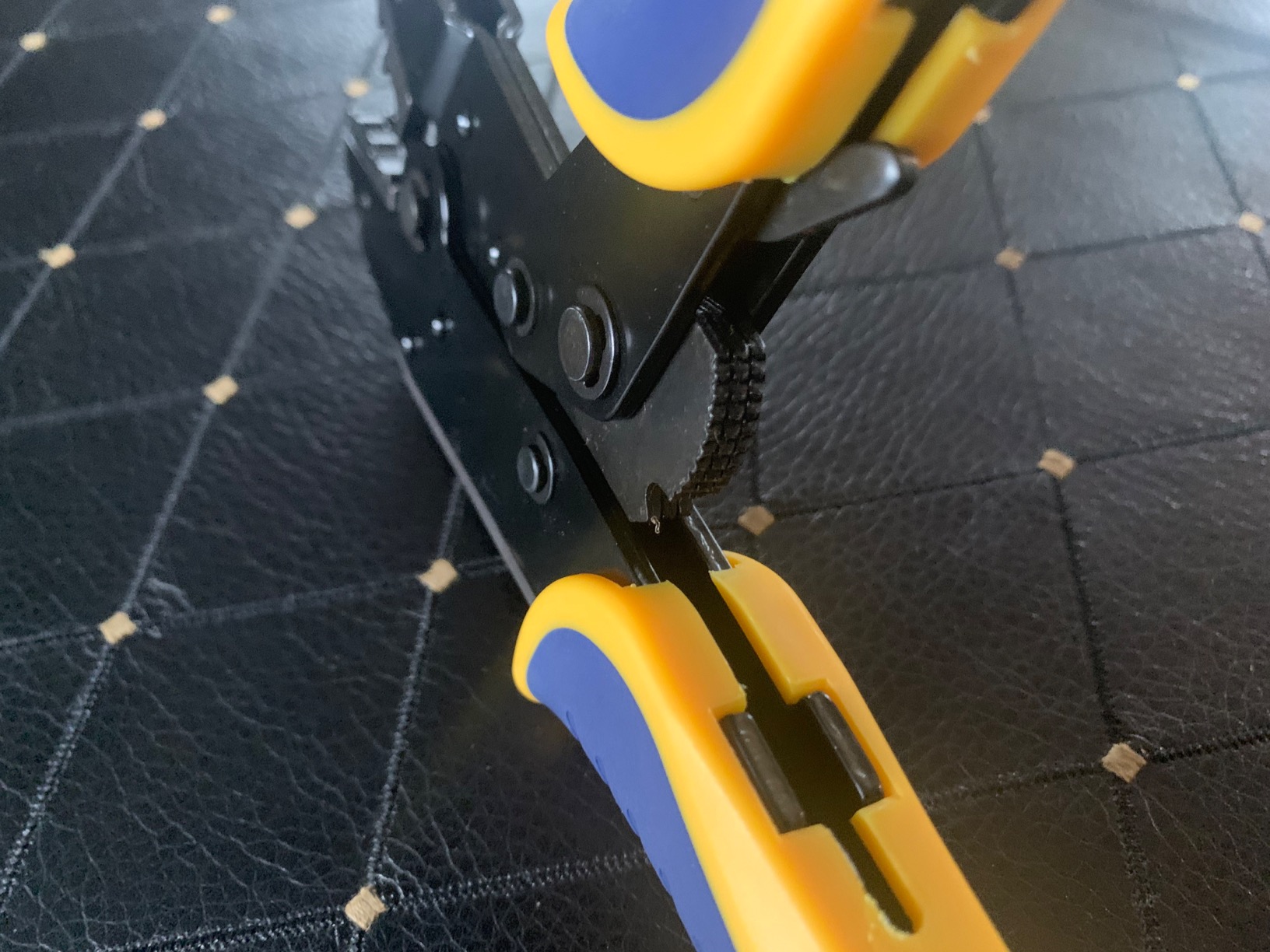 haisstronica Crimping Tool for Insulated Electrical Wire Connectors-AWG 22-10 Ratchet Crimper Tools-Racheting Wire Crimping Tools-Available for Insulated Connectors and Wire Terminal HS-9327 customer photo 1