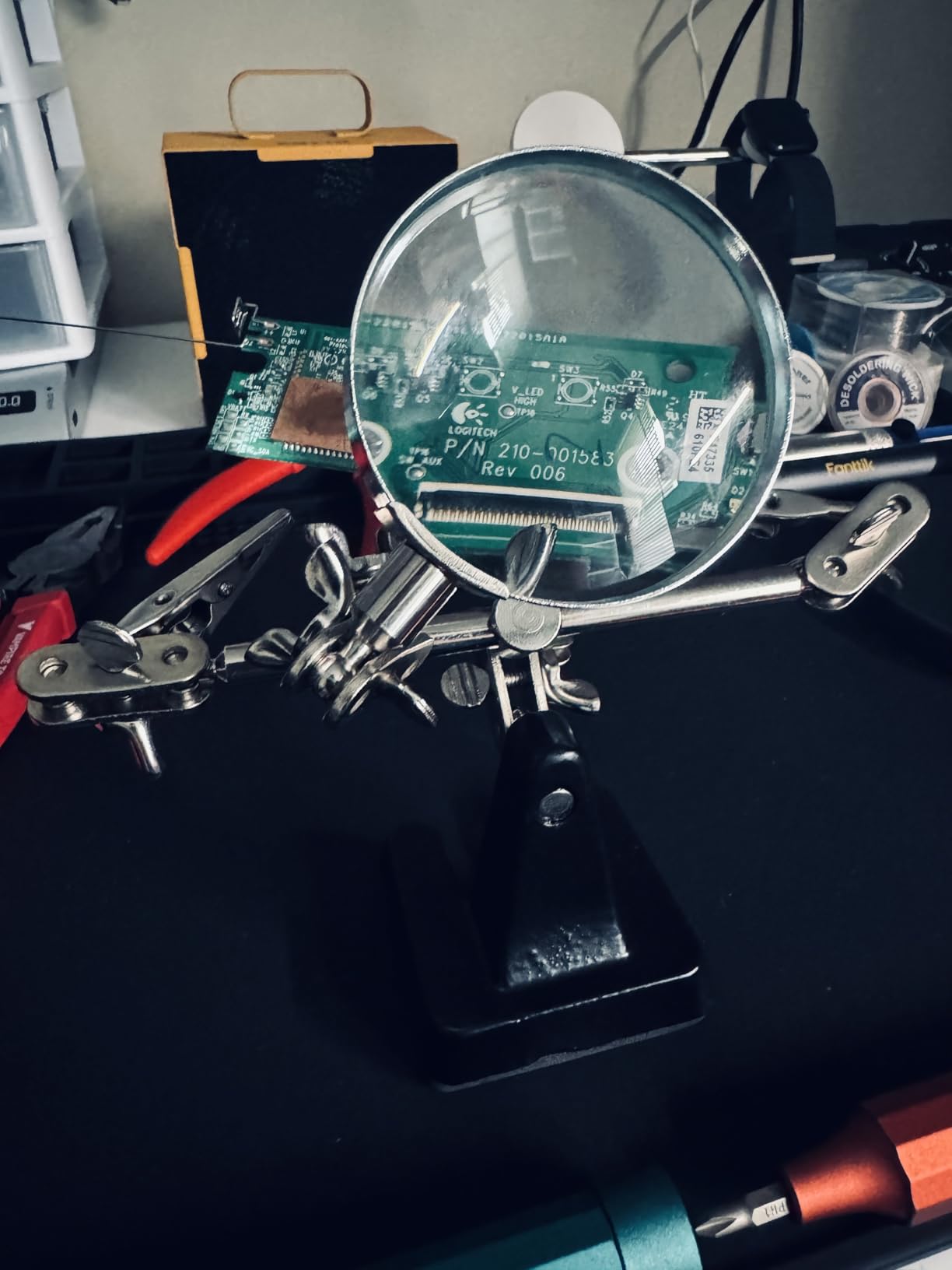 Weller Genuine Helping Hands with Magnifier | WLACCHHB-02 customer photo 1