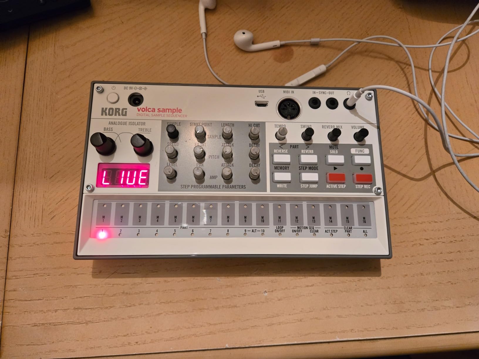 Korg Volca Sample 2 Digital Sample Sequencer Drum Machine w/Pattern Chain Mode and 16-step Sequencer customer photo 2