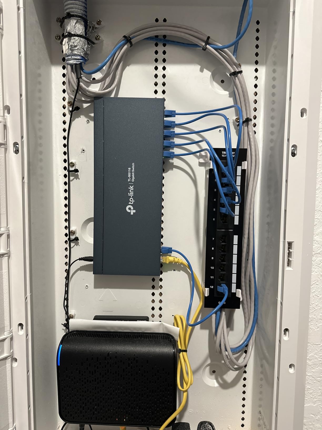 TRENDnet 12-Port Cat6 Unshielded Patch Panel, TC-P12C6V, Wall Mount, Included 89D Bracket, Vertical or Horizontal Installation, Compatible w/ Cat5e & Cat6 RJ45 Cabling customer photo 1