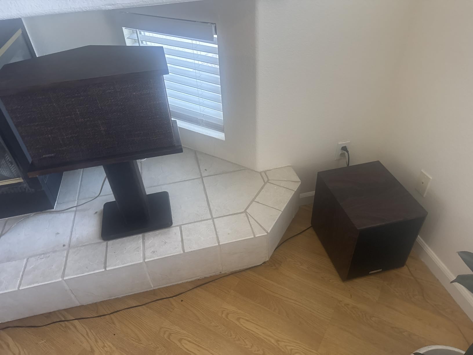 Rockville Rock Shaker 10 Black 600W Powered Subwoofer, Class-D Amp, Adjustable Crossover, MDF Enclosure customer photo 1