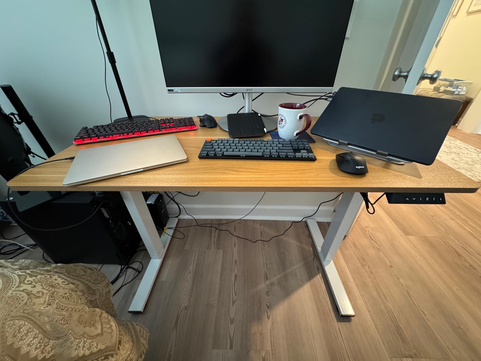 FLEXISPOT EN1 One-Piece Standing Desk, Electric Adjustable with 4 Memory Presets, 176 LBS Capacity, Stable & Quiet, Seamless Desktop for Home Office & Dual Monitors, 55x28 Maple customer photo 1