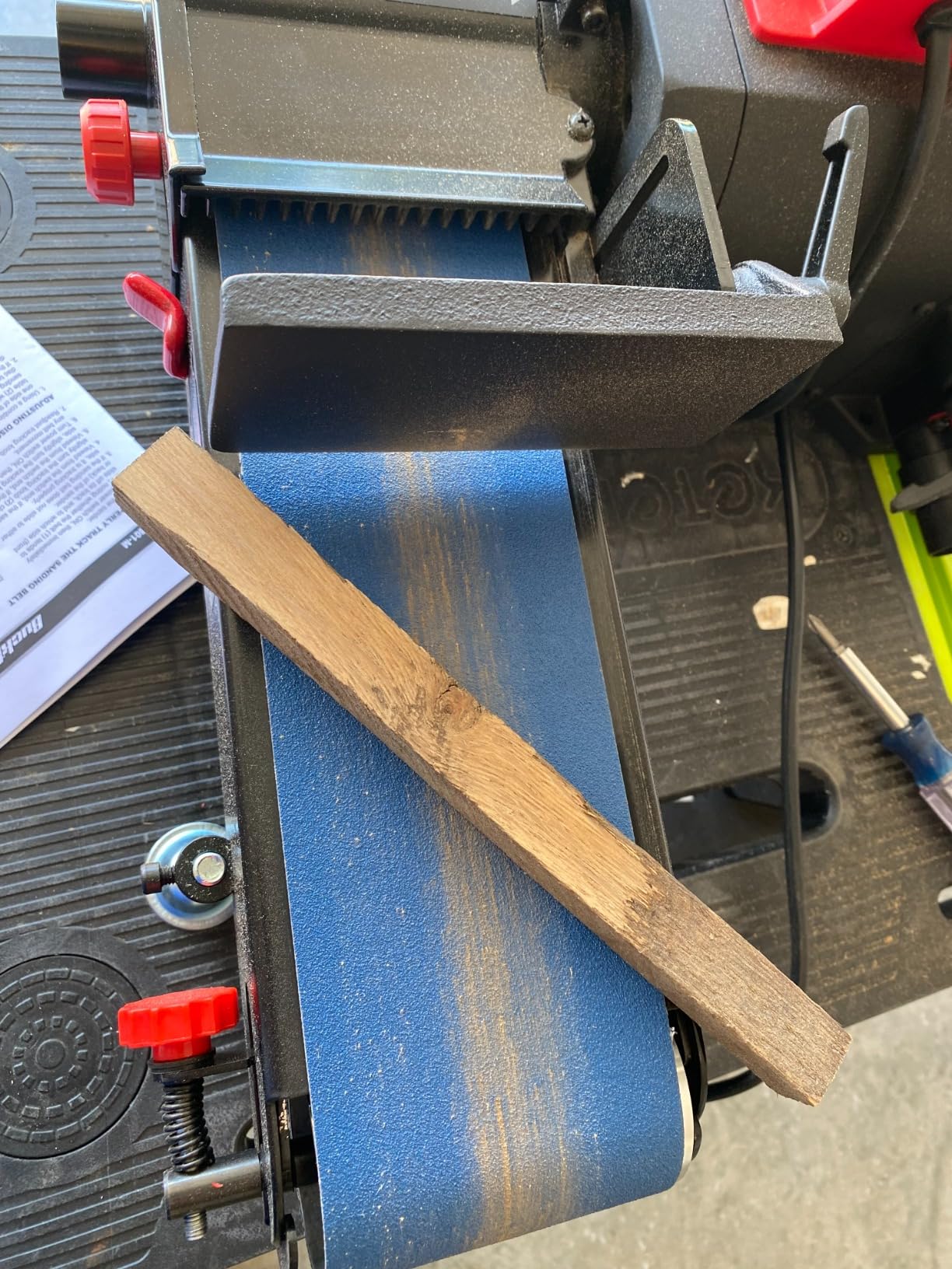 BUCKTOOL Pro 1HP Bench Belt Sander for Metal Working, 4 x 36 in Belt and 8 in Disc Sander with 1HP Direct-drive Motor, Benchtop for Metalworking, BD4801-M customer photo 2