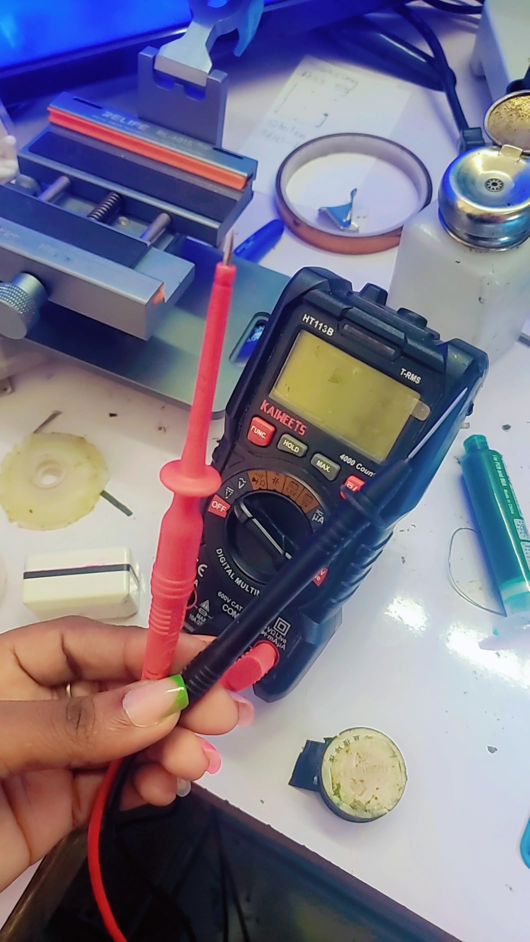 KAIWEETS 23PCS Multimeter Test Leads Kit with Replaceable Precision Probes Set and Alligator Clips, Test Probes, Test Hook, Flexible Wires Professional Kit General Use for Digital Electrical Testing customer photo 1