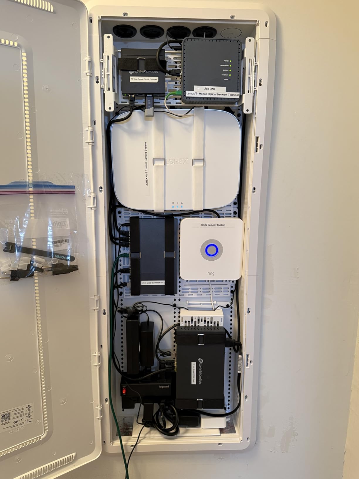 Vabogu Cat 8 Ethernet Cable 6FT, Heavy Duty 26AWG High Speed 40Gbps 2000MHz, Gold Plated RJ45 Shielded, Weatherproof Indoor & Outdoor LAN Cable for Gaming PC PS5 Xbox Modem Router customer photo 1