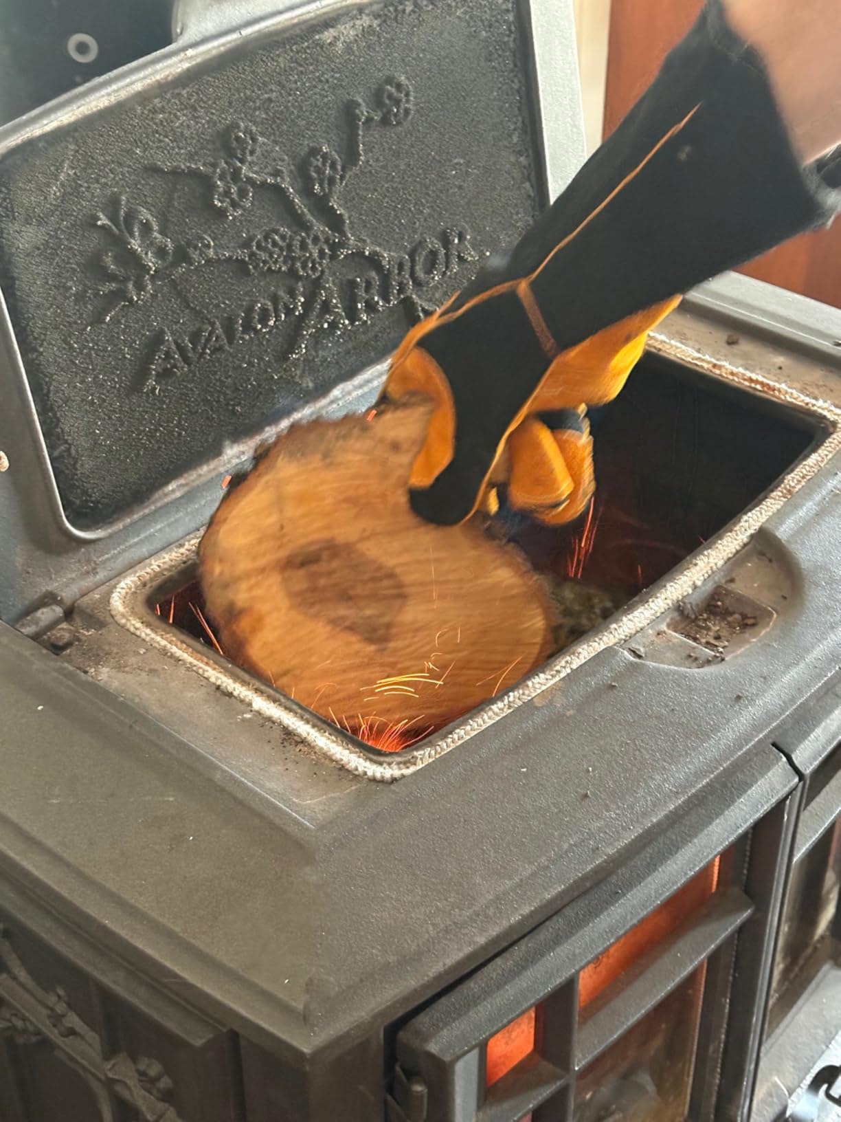 TOPDC Welding Gloves 16 Inches 932℉ Fire/Heat Resistant Leather Welding Gloves For Mig, Tig, Stick, Forge, BBQ, Grill, Fireplace, Wood Stove, Furnace, Oven, Animal Handling for Safe, Loving Pet Care customer photo 1