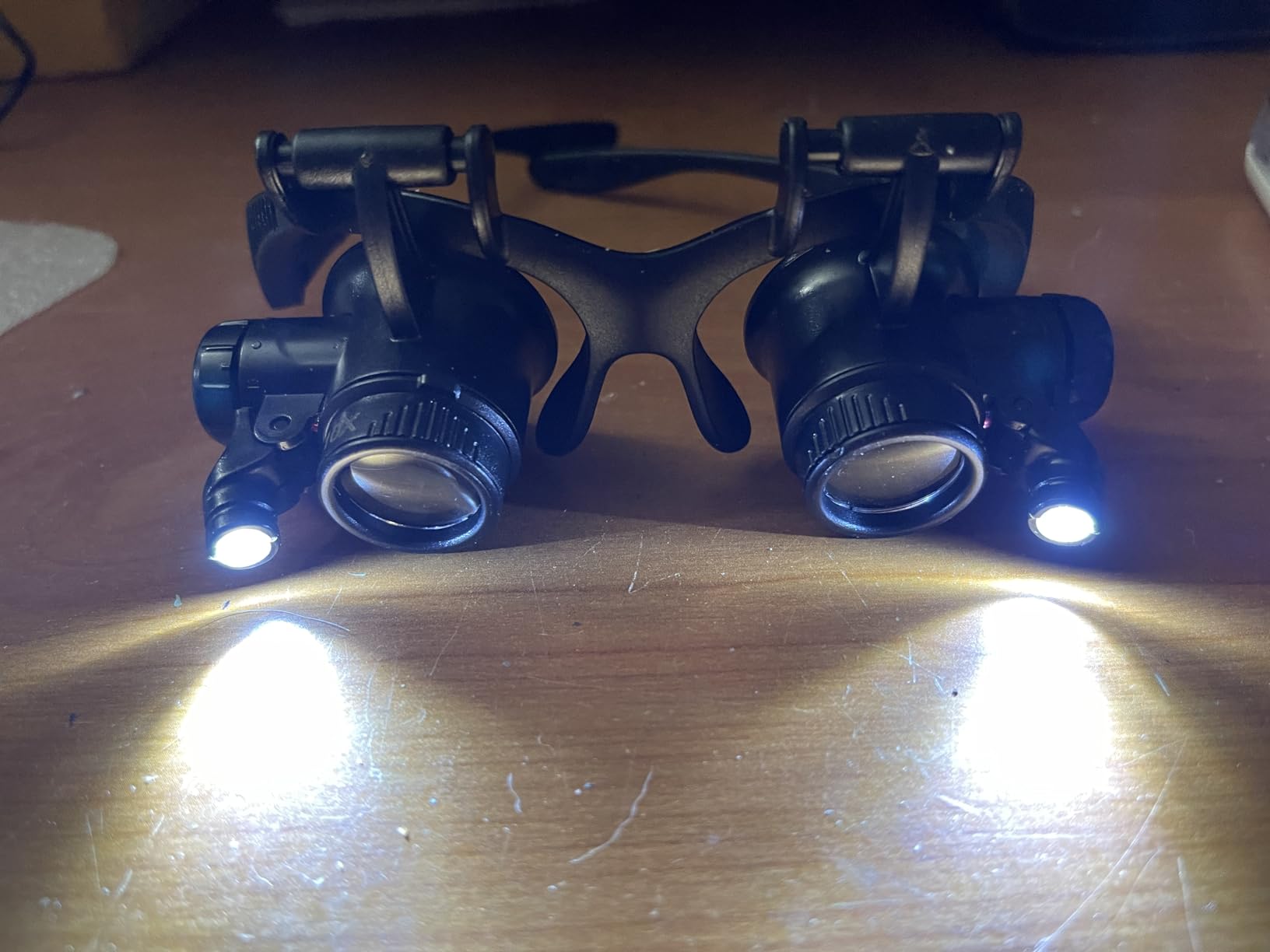 mlogiroa Head Mount Magnifying Glass with LED Light, Jewelers Loupe Magnifier with 8 Interchangeable Lens 2.5X/4X/6X/8X/10X/15X/ 20X/25X for Close Work/Electronics/Eyelash/Crafts/Jewelry/Repair customer photo 1