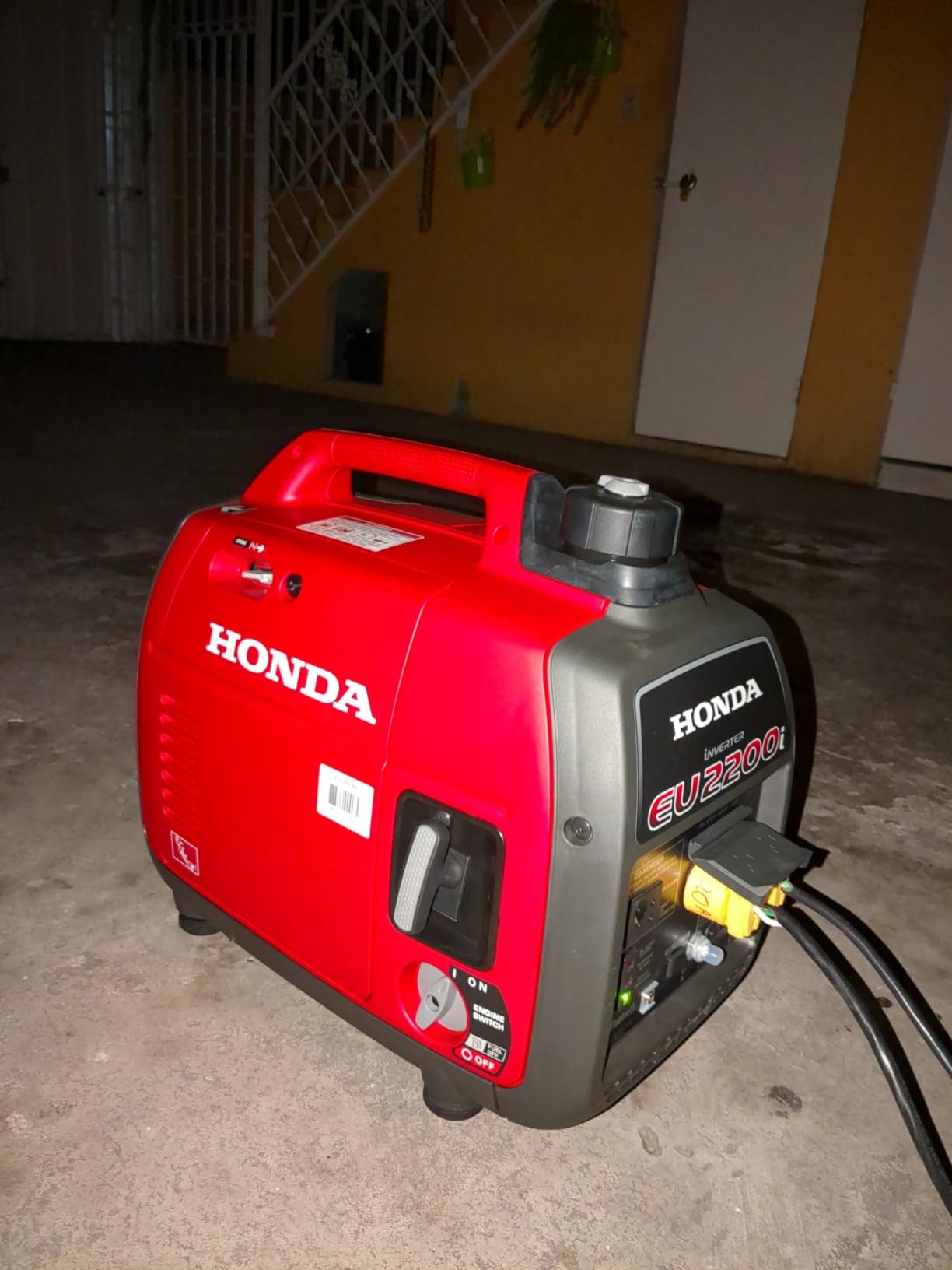 Honda EU2200ITAN 2200-Watt 120-Volt Super Quiet Portable Inverter Generator with CO-Minder - 49-State customer photo 2