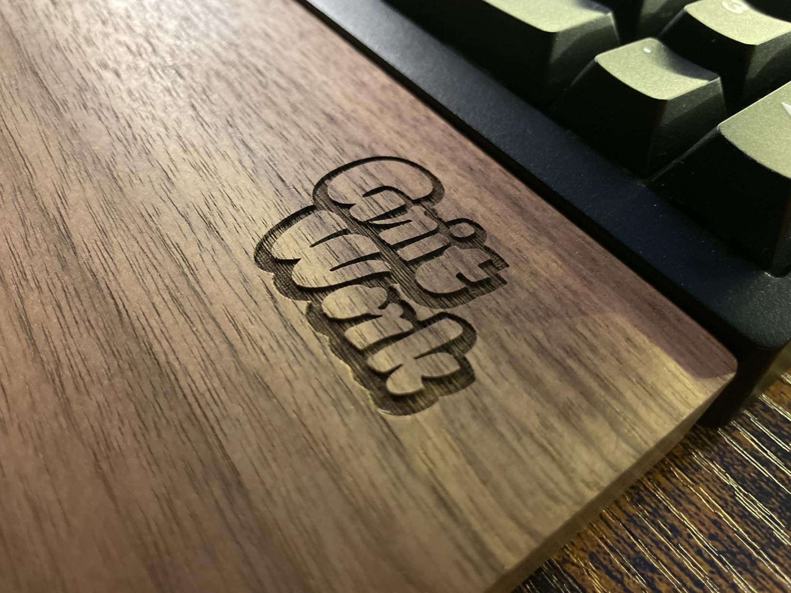 Faluber Wooden Wrist Rest, 17.3-inch Length and 20mm Thickness for Full-Sized Keyboard, Walnut Wood Palm Rest, Ergonomic Design for Mechanical Gaming Keyboard, Stain Resistant (Large, Walnut Wood) customer photo 2