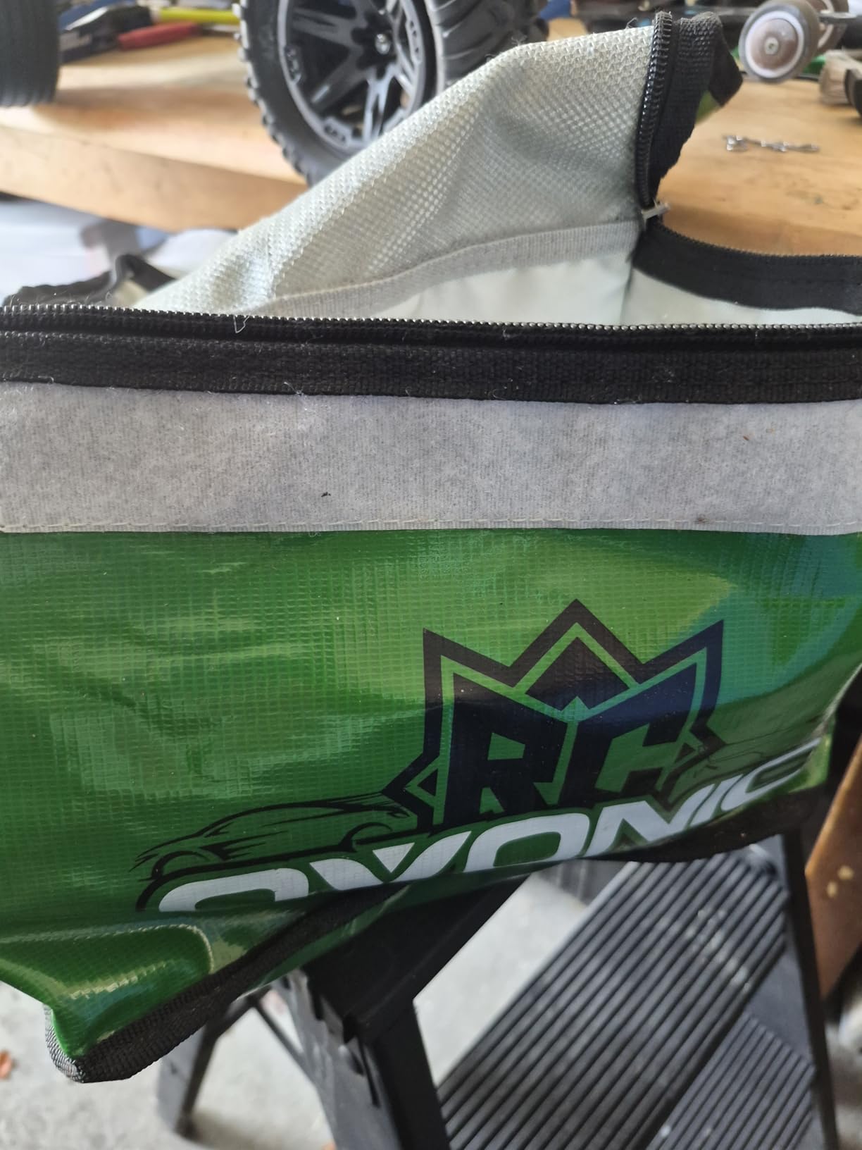 OVONIC Lipo Safe Bag Fireproof Explosionproof Bag Large Capacity Lipo Battery Storage Guard Safe Pouch for Charge & Storage(260X130X180mm 251g) customer photo 1