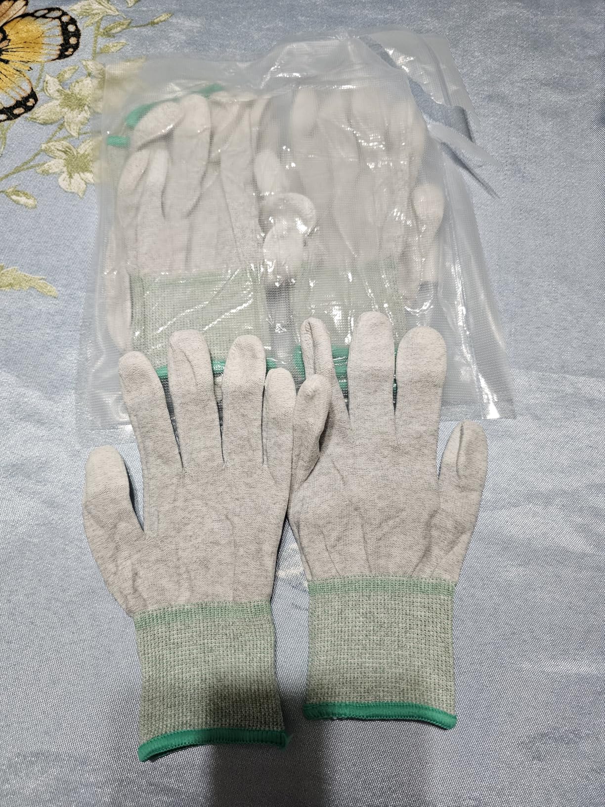 4 Pairs ESD Anti Static Gloves with High Resistance Carbon Fiber - PC Building & Repair (Medium) customer photo 1