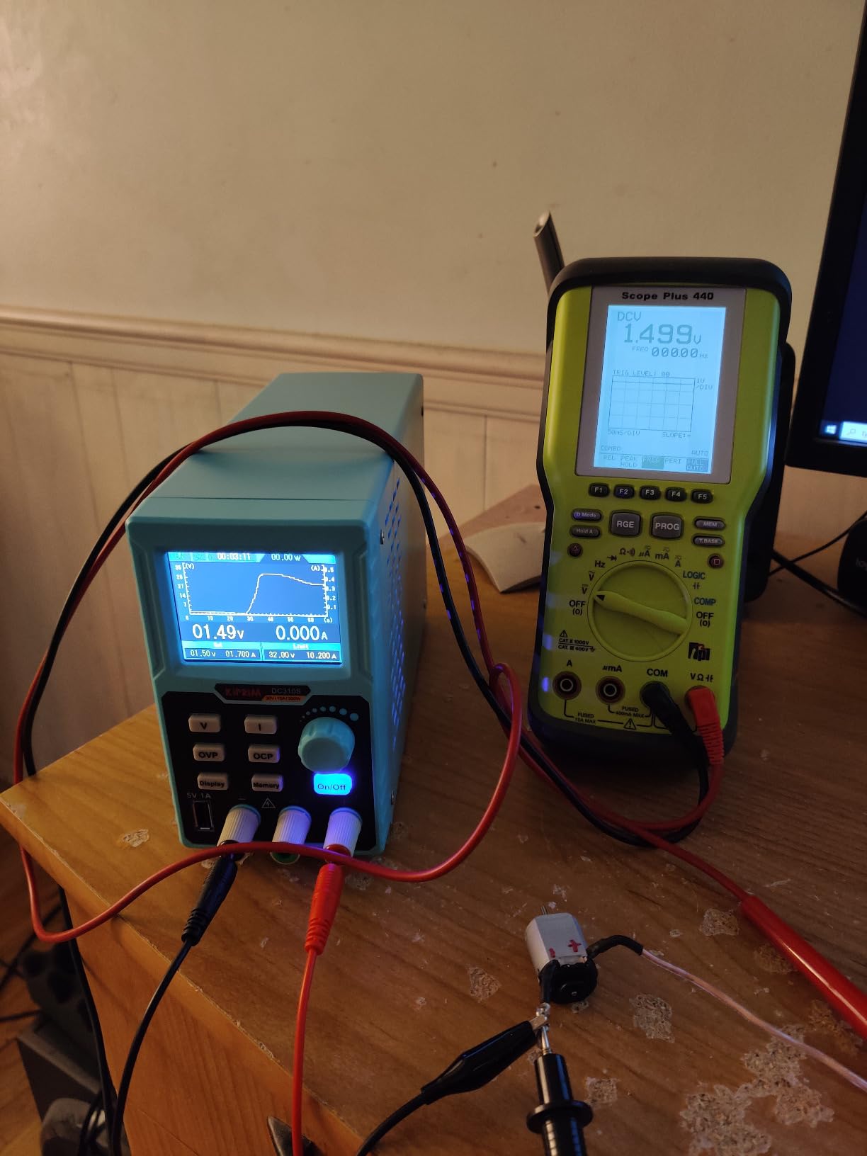 Programmable DC Power Supply (0-30V 0-10A) High Precision 4-Digit Multiple Protection with PC Software and USB Charging customer photo 2