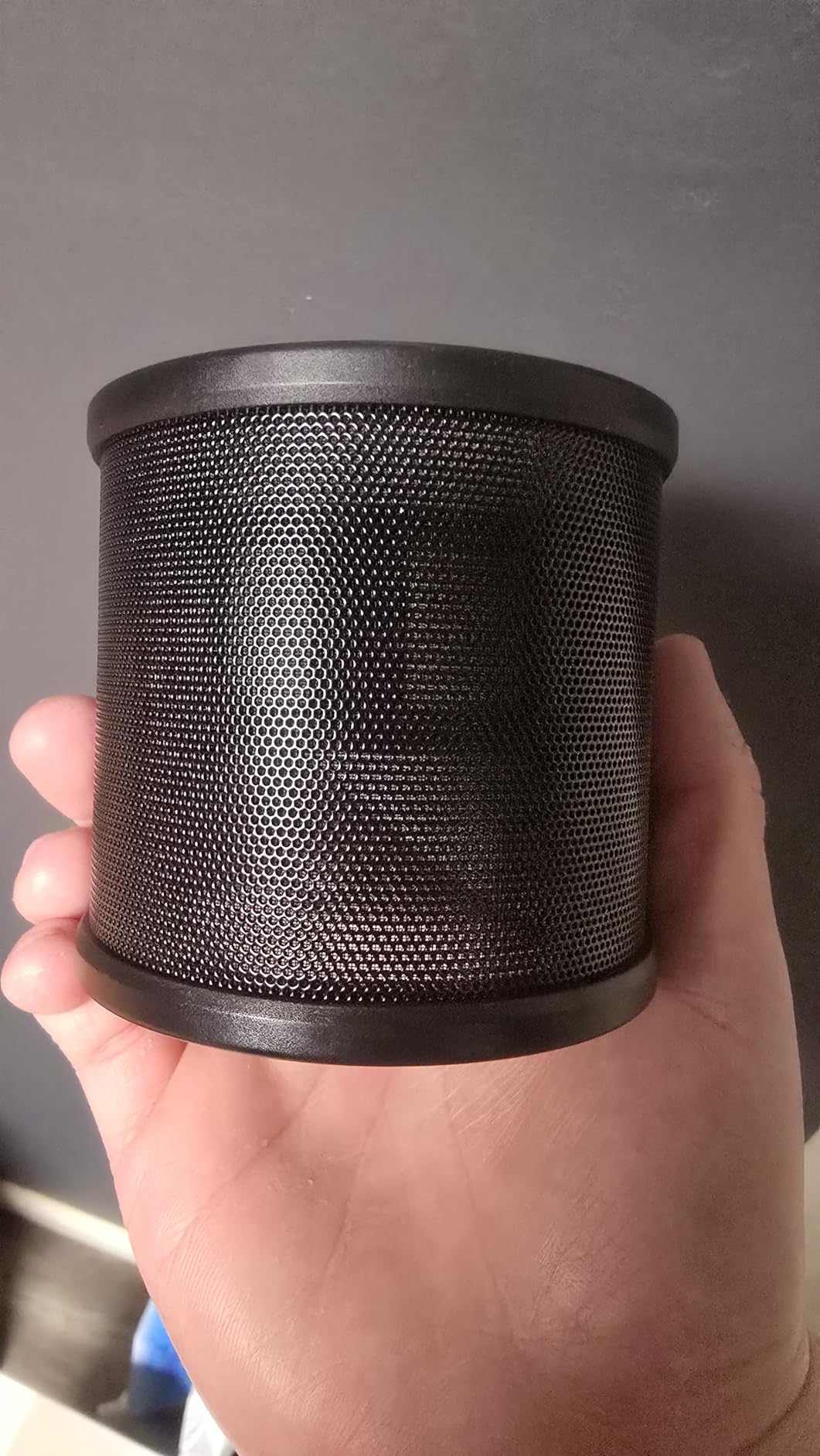 FIFINE Pop Filter Screen, Compact Microphone Pop Shield Windscreen with Metal Mesh for Recording Studio, YouTube Videos, Streaming, Podcast (Black) customer photo 2