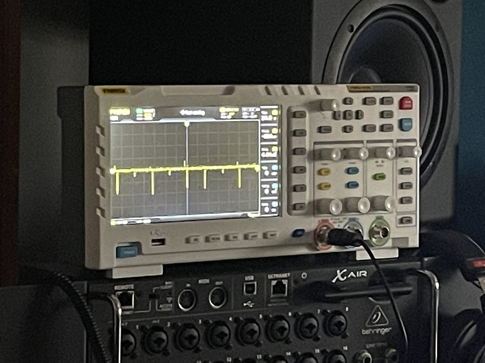 FNIRSI 1014D Oscilloscope 2 in 1 Digital Oscilloscope DDS Signal Generator, 100X High Voltage Probe, 2 Channels 100Mhz Bandwidth 1GSa/s Sampling Rate Built-in 1GB Storage Space customer photo 2