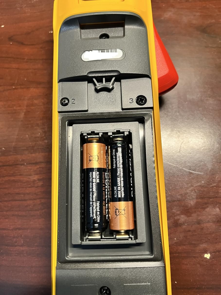 Fluke 393 FC Solar Clamp Meter, CAT III 1500 V, IP54-Rated, DC Power Measurements, Audio Polarity Indicator, Visual Continuity, Fluke Connect Software Enabled, Thin Jaw For Easy Access, Includes iFlex customer photo 2