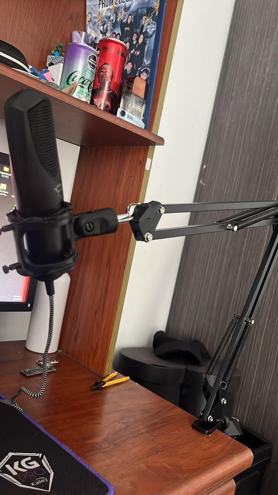 Microphone Arm Stand, FIFINE Suspension Boom Scissor Mic Stand with Heavy Duty Clamp, 3/8