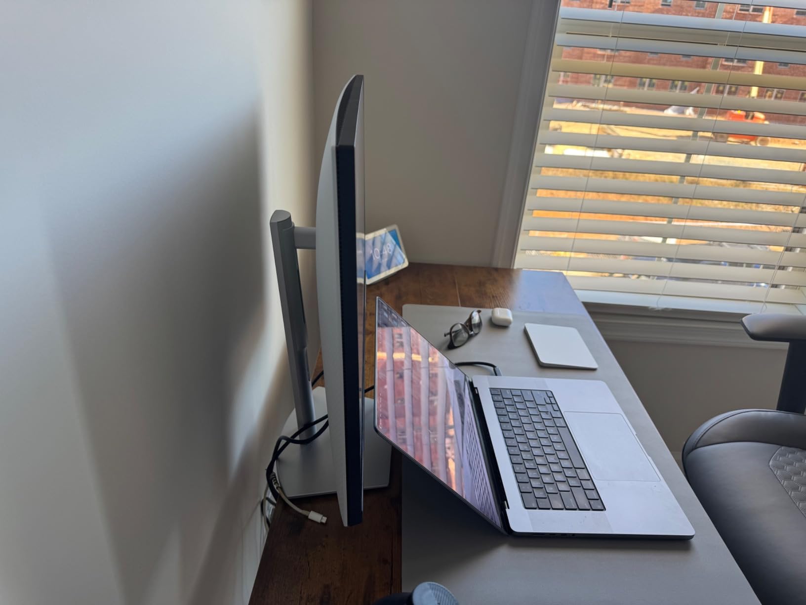 Dell S2722DC Monitor - 27-inch WQHD (2560x1440) 75Hz 4Ms Display, AMD FreeSync, Built in Speaker, USB Type-C Connectivity, Height/Pivot/Swivel/Tilt Adjust - Platinum Silver customer photo 1