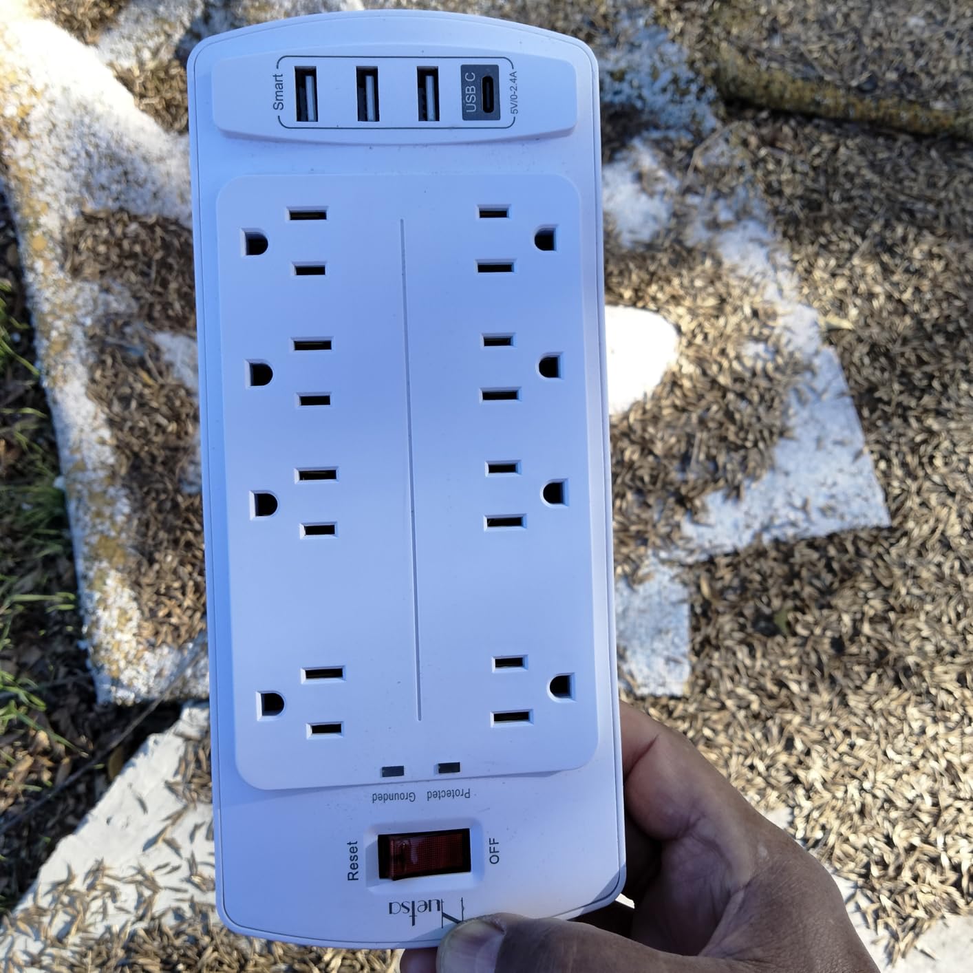Surge Protector Power Strip - Nuetsa Flat Plug Extension Cord with 8 Outlets and 4 USB Ports, 6 Feet Power Cord (1625W/13A), 2700 Joules, ETL Listed customer photo 1