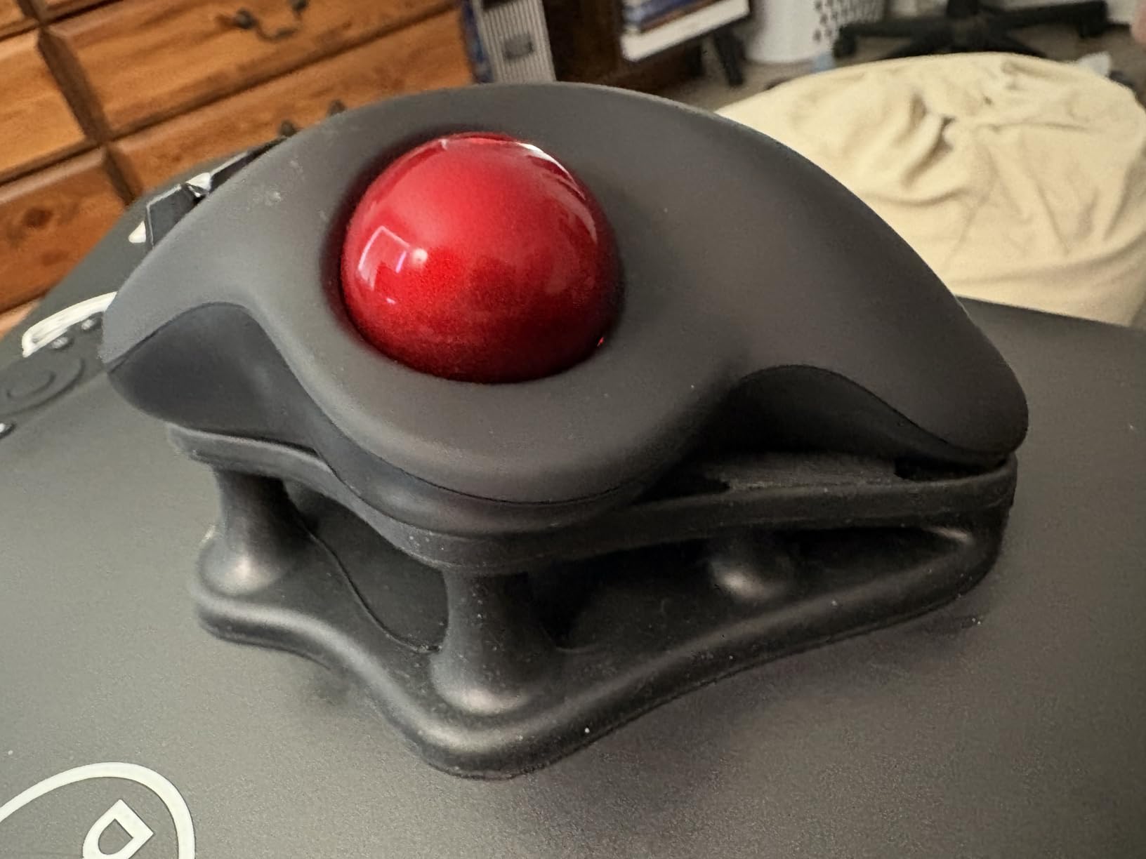 Nulea M501 Wireless Trackball Mouse, Rechargeable Ergonomic, Easy Thumb Control, Precise & Smooth Tracking, 3 Device Connection (Bluetooth or USB Receiver), Compatible for PC, Laptop, Mac, Windows customer photo 1