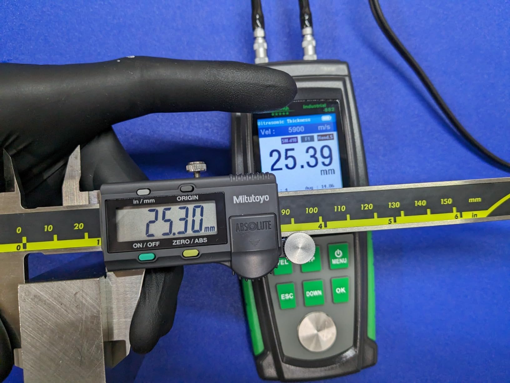 Ultrasonic Thickness Gauge Industrial-882 - Metal Thickness Tester for Steel, Pipes and Industrial Materials, 0.039-8.858 in (1-225 mm) Range, Color LCD, Auto Calibration, Handheld Thickness Tester customer photo 2