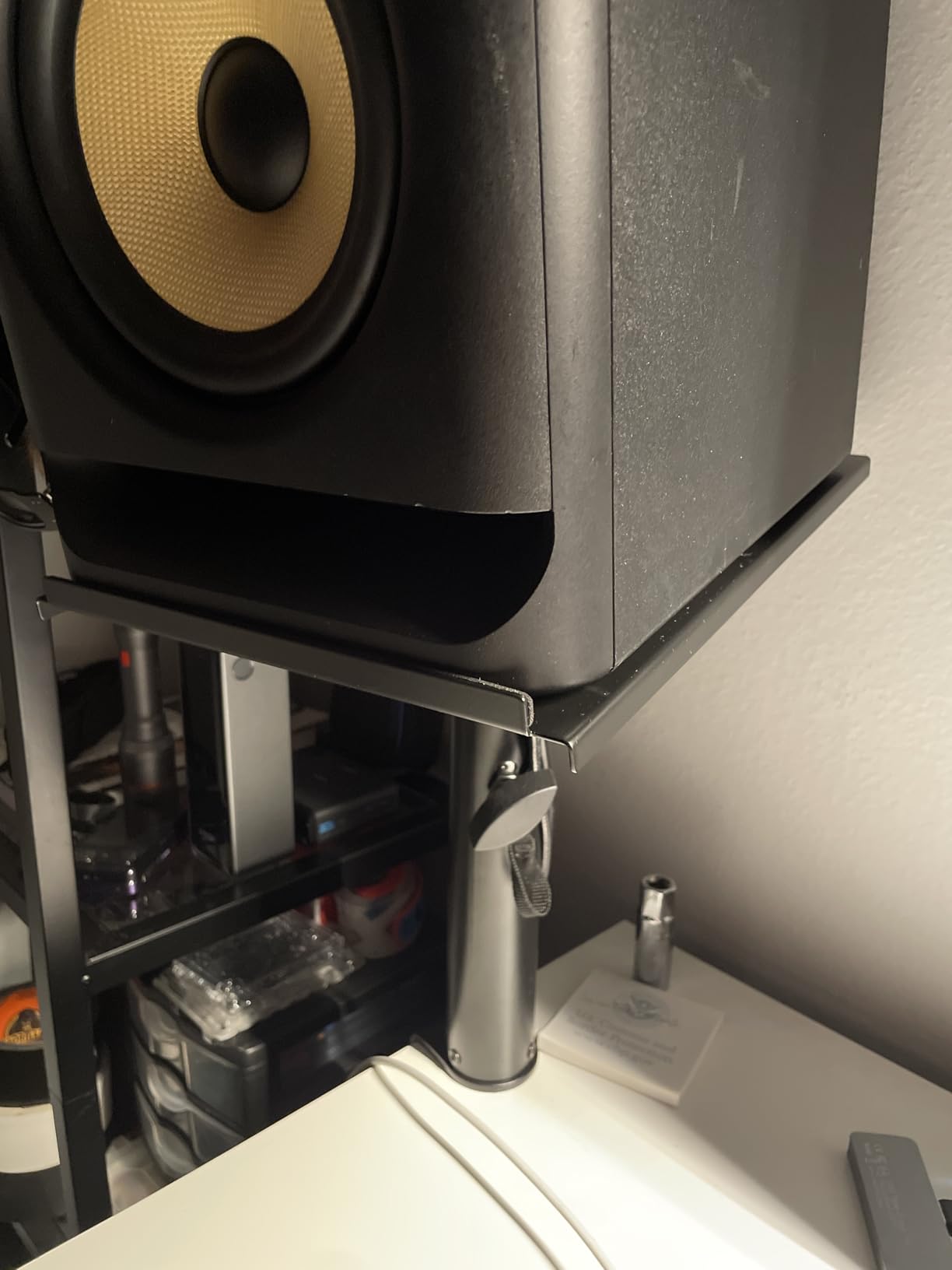 Vondynote Studio Monitor Stands Pair Heavy Duty Desk Clamp Speaker Stands with Adjustable Tilt Angle Tray of 0-12 ° customer photo 1