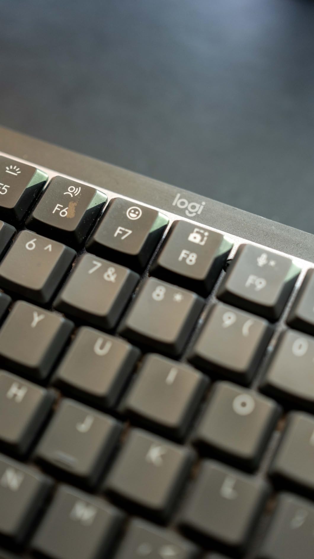 Logitech MX Mechanical Mini for Mac Wireless Illuminated Keyboard, Low-Profile Performance Switches, Tactile Quiet Keys, Backlit, Bluetooth, USB-C, Apple, iPad - Space Grey customer photo 1