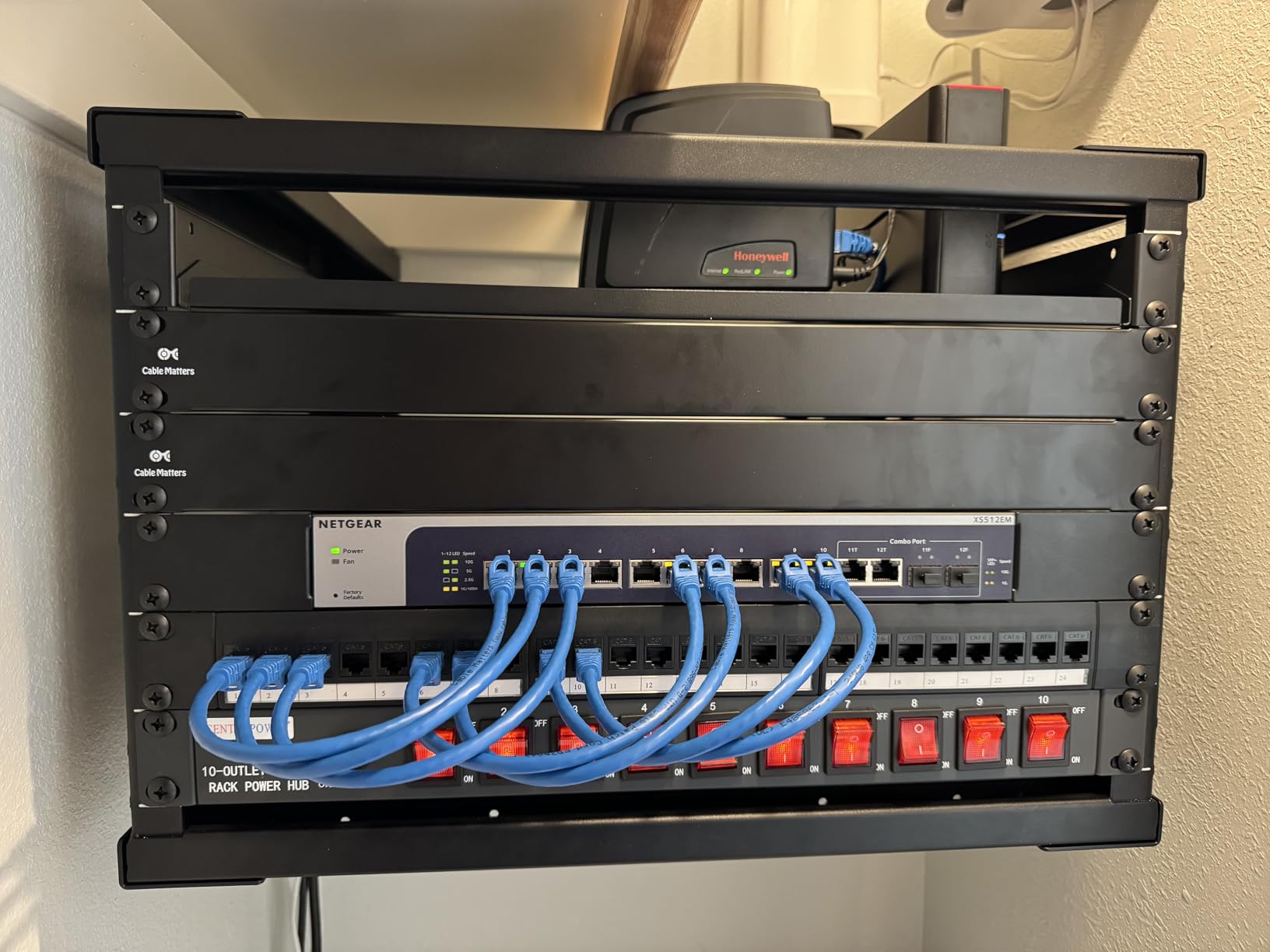 1U PDU Horizontal Rackmount Power Strip - Surge Protector 10 NEMA 5-15R Outlet 100V-240V/15A 1800 Joules, 10 Independent LED Switches, w/6 ft Cord, for Network Server, ETL Listed, by CENTROPOWER customer photo 2
