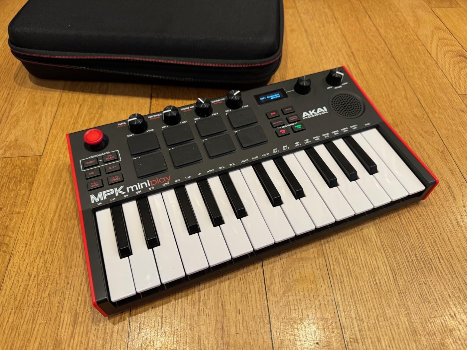 Akai Professional MPK Mini Play MK3 - USB MIDI Keyboard Controller with Built-in Speaker and Sounds Plus Dynamic Keybed, MPC Pads, Software Suite and Native Instruments Sound Package customer photo 1