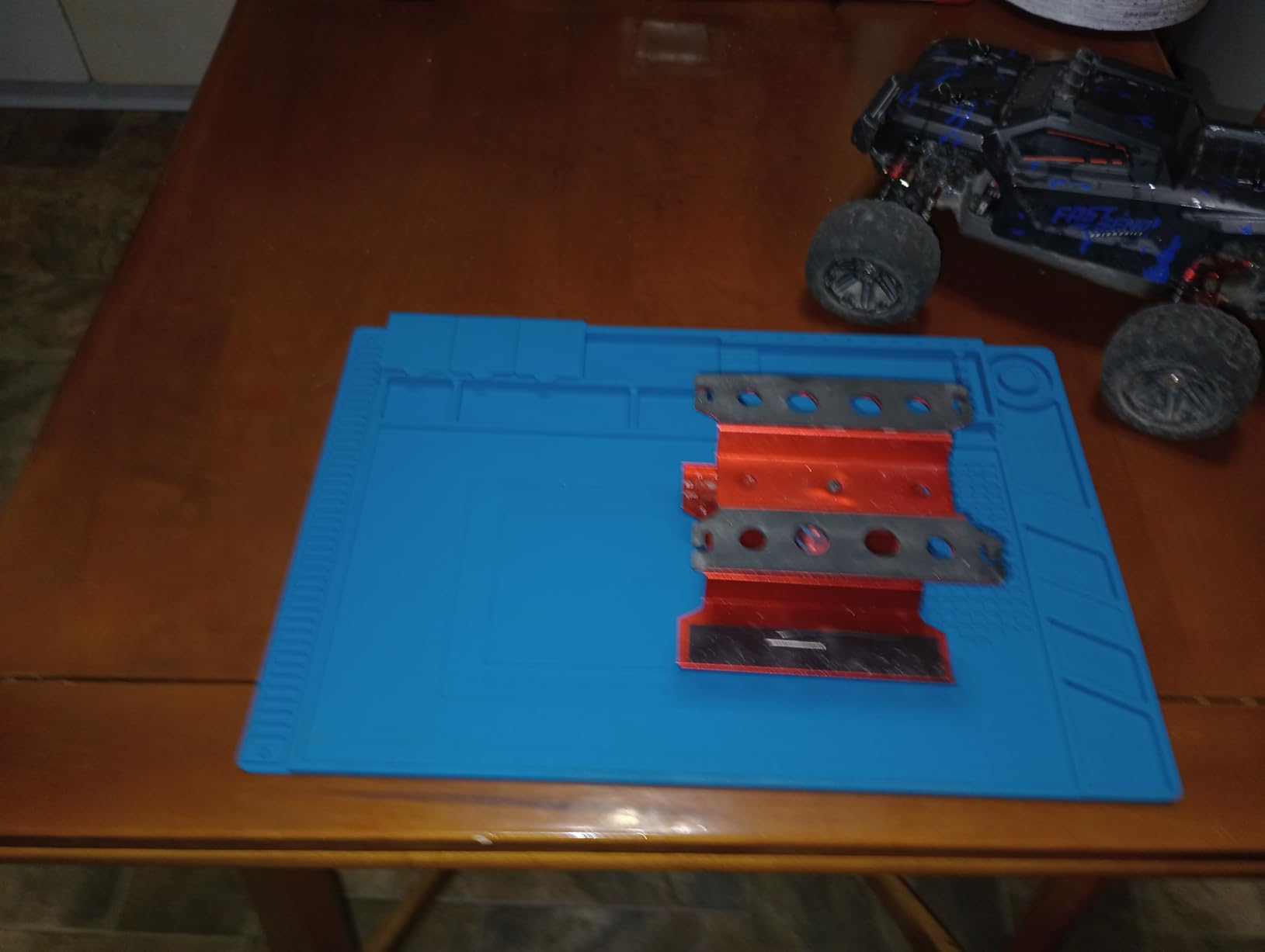 Premium Heat Resistant 932°F Silicone Soldering Mat, Large Anti Static Magnetic Electronic Repair Work Mat for BGA and Gun Soldering Iron, Workbench, Cell Phone Laptop Repair, 17.7'' *11.8 '' customer photo 1