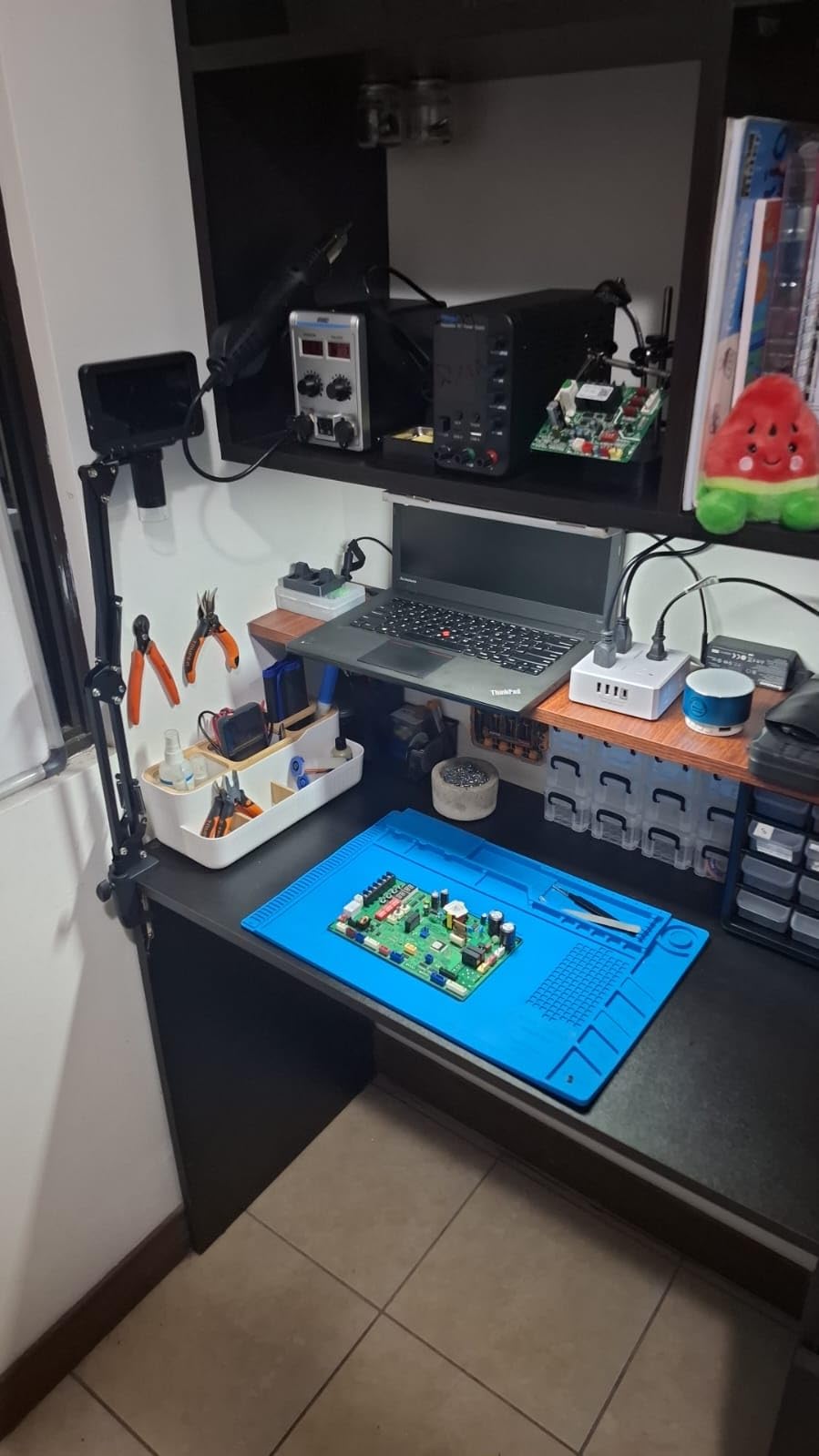 Premium Heat Resistant 932°F Silicone Soldering Mat, Large Anti Static Magnetic Electronic Repair Work Mat for BGA and Gun Soldering Iron, Workbench, Cell Phone Laptop Repair, 17.7'' *11.8 '' customer photo 2